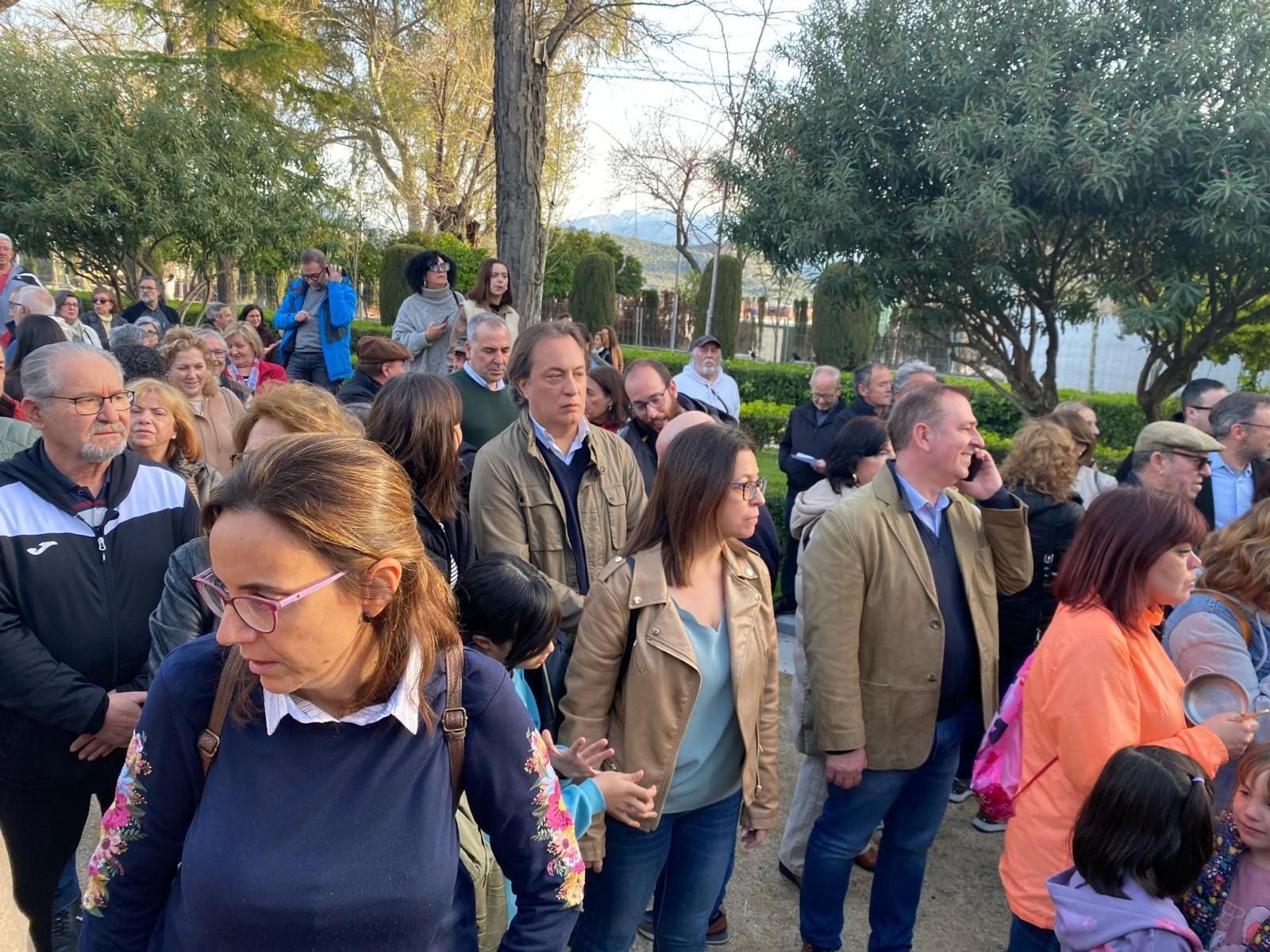 Manifestación en La Alameda contra el paso de ambulancias