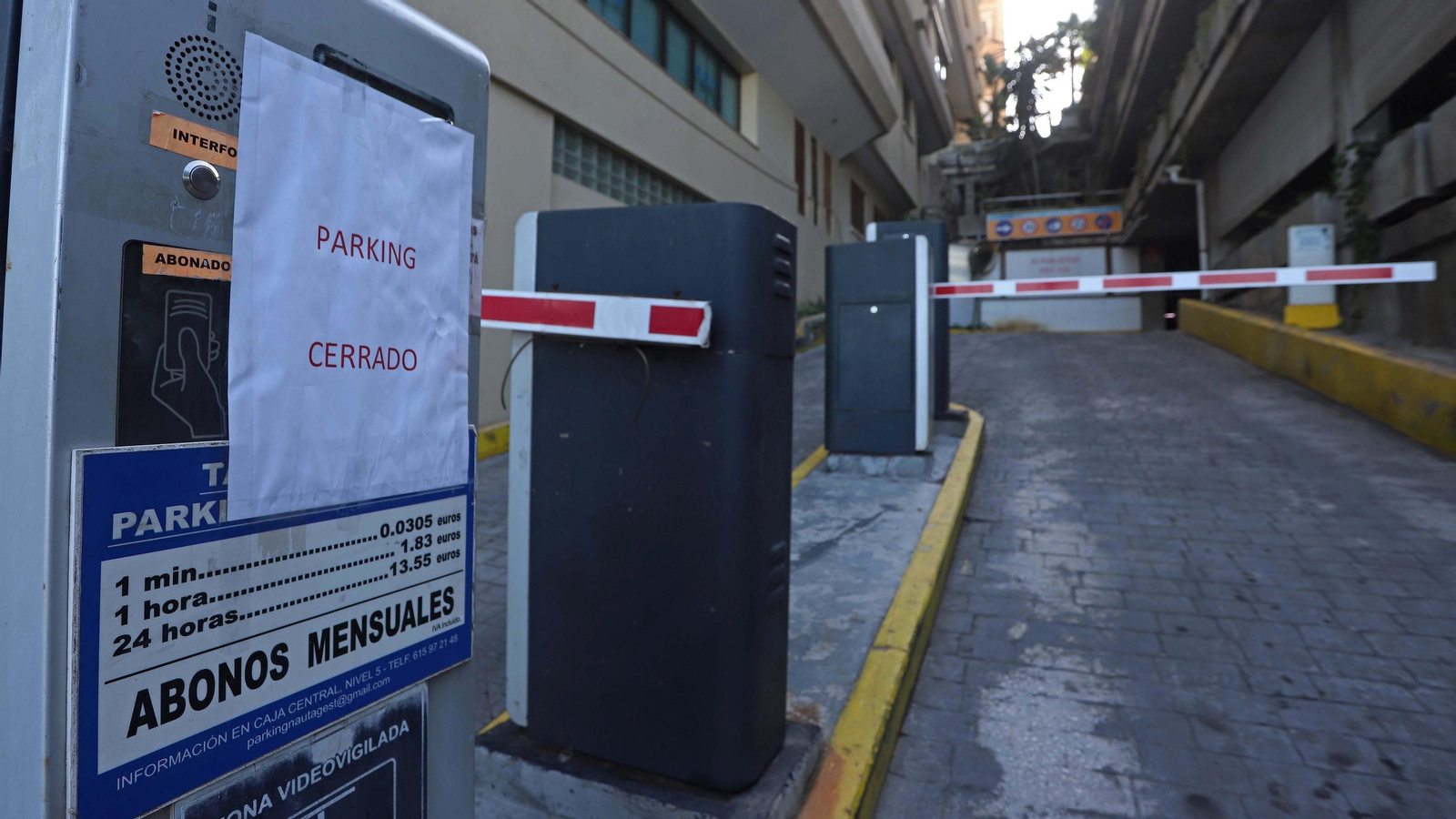 Fotos del cierre del parking La Escalinata en Algeciras Fotos del cierre del parking La Escalinata en Algeciras