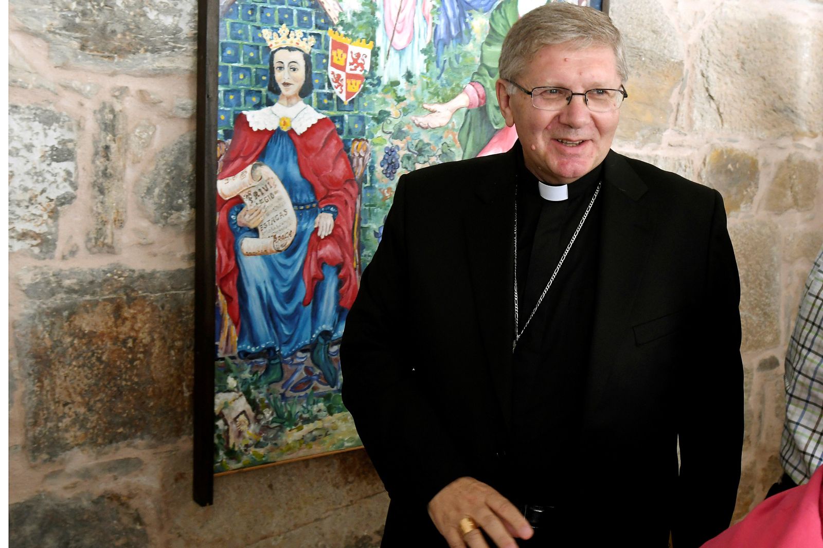 El obispo de Astorga, Juan Antonio Menéndez, durante la rueda de prensa.