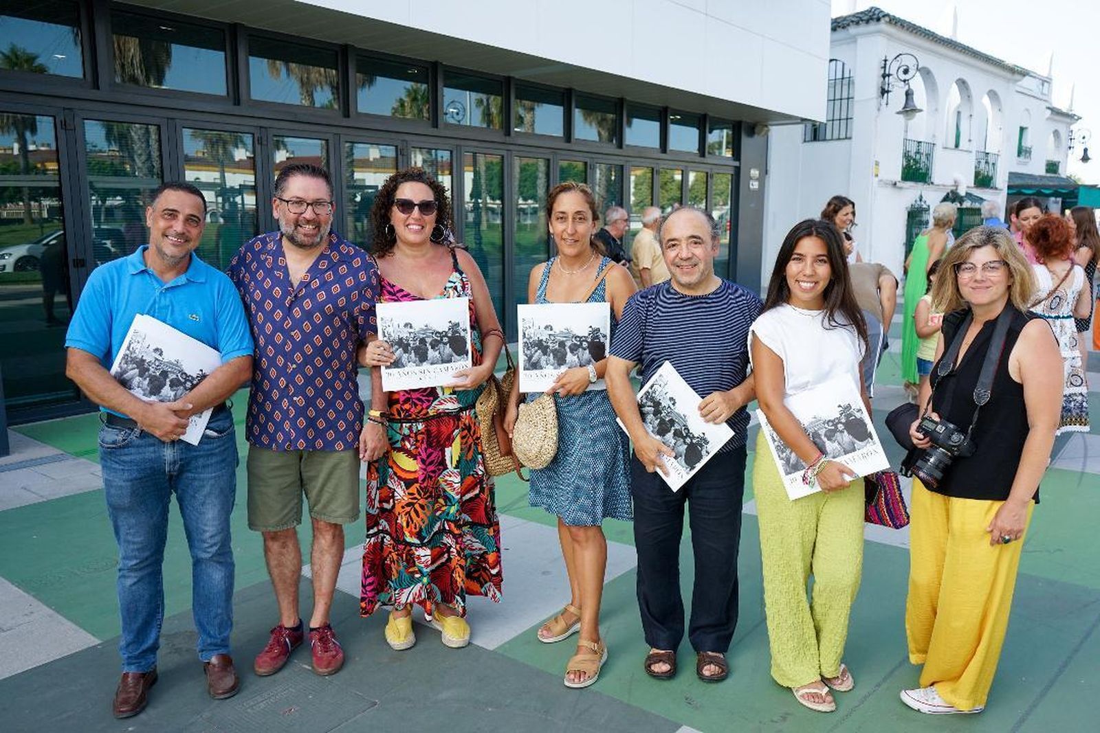 Joaquín Hernández con Arturo Rivera, José Manuel Sánchez Reyes, Susana Loaiza, Pilar y Rocío Hernández y Lourdes de Vicente.