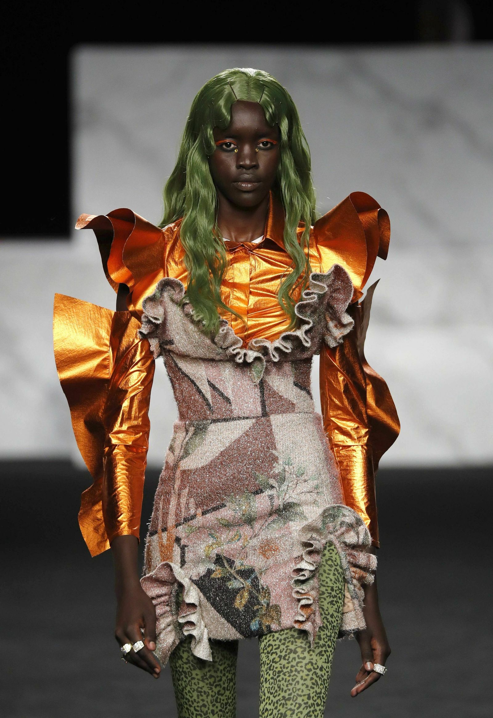 Excéntrico 'look' de Ana Locking.