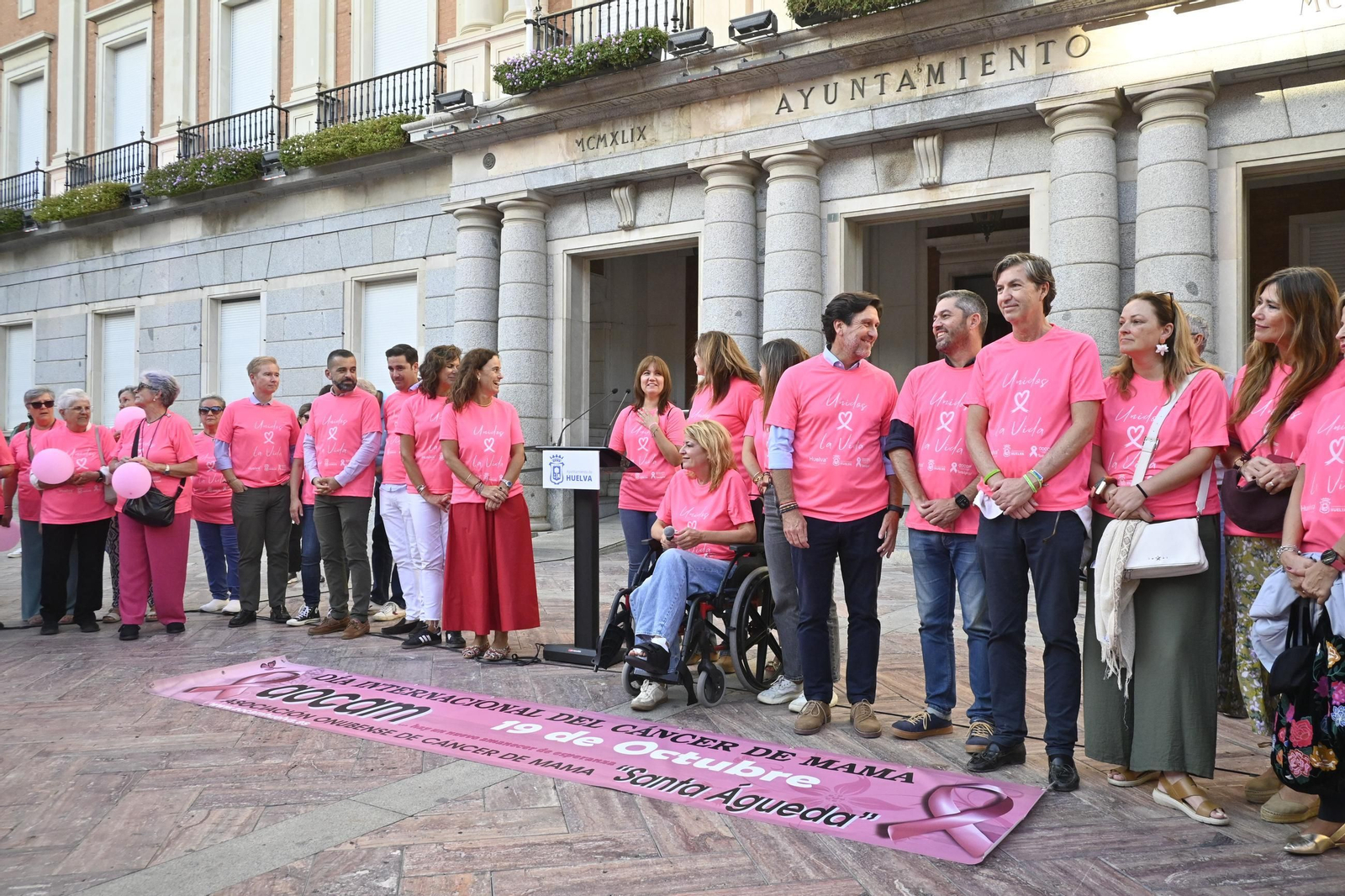 Cadena humana del día internacional del cáncer de mama
