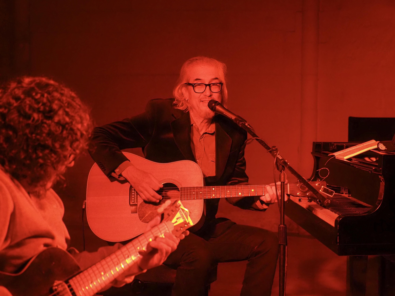 Las fotografías del concierto de Howe Gelb en la Iglesia de la Magdalena de Córdoba