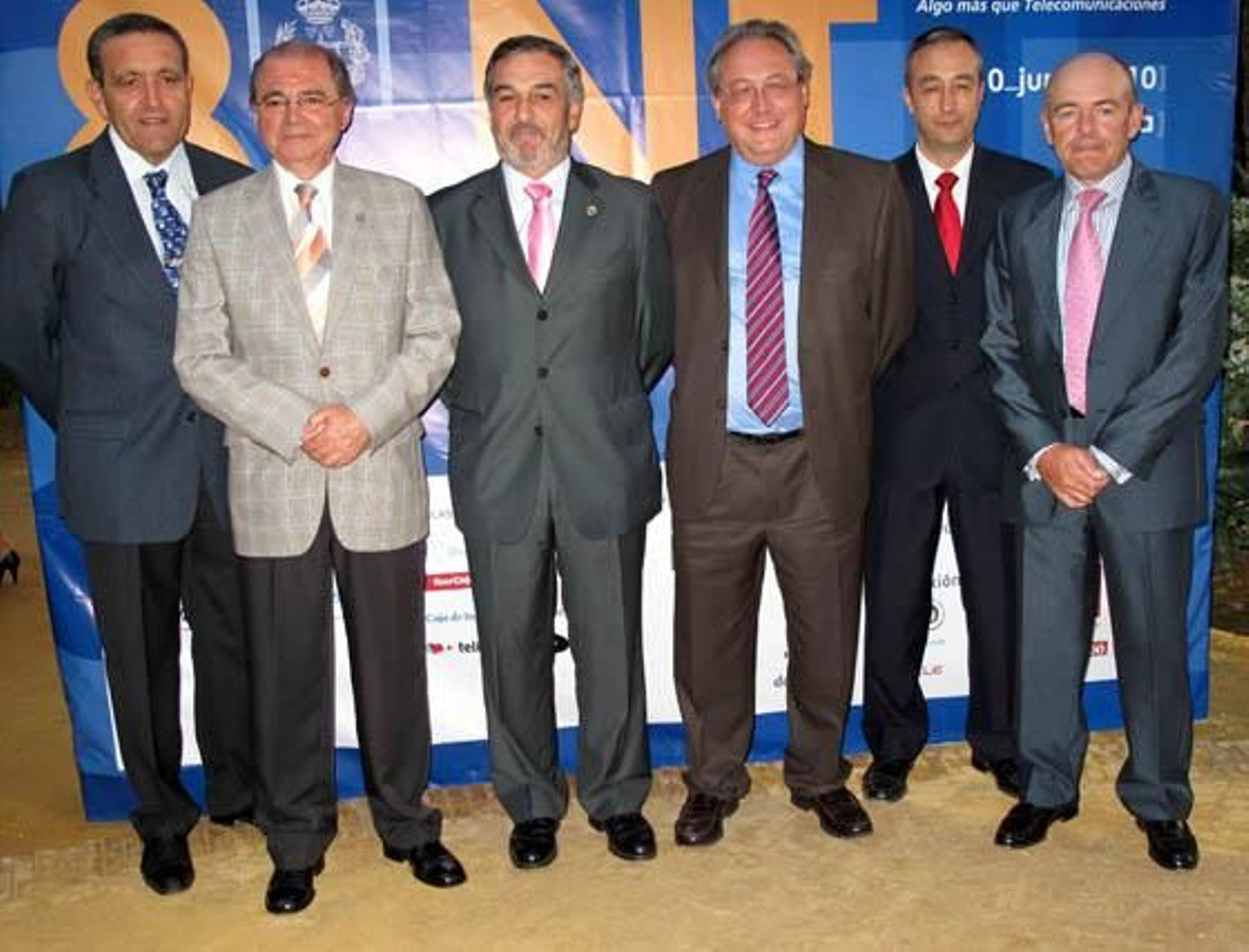 Junta directiva del Colegio Oficial de Ingenieros de Telecomunicación de Andalucía Occidental y Ceuta.

Foto: Victoria Ramírez