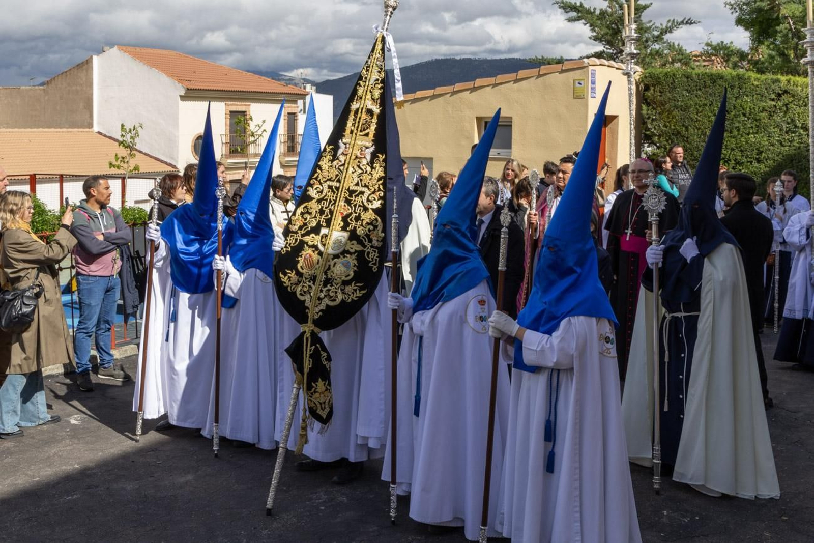 La temida lluvia impide el desarrollo normal de este Martes Santo
