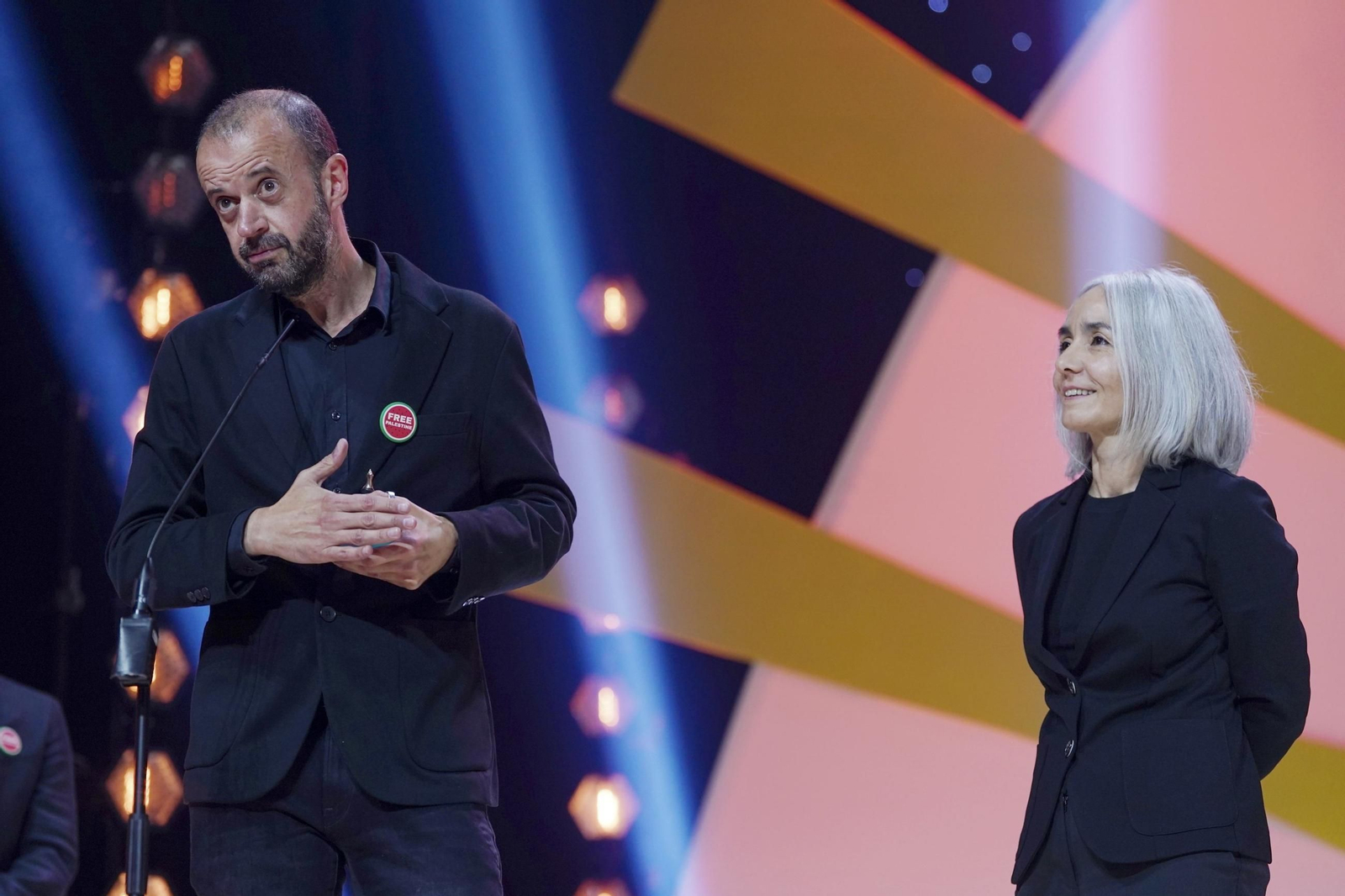 Fernando Franco y Begoña Arostegui recogieron el premio al mejor guión en la Seminci. Fernando Franco y Begoña Arostegui recogieron el premio al mejor guión en la Seminci.