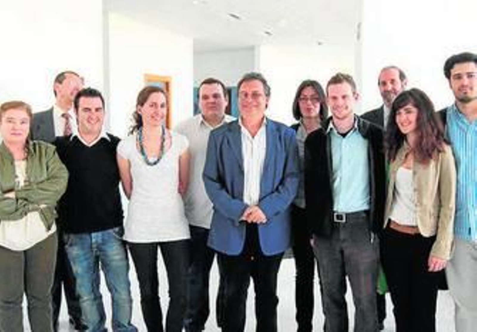 El equipo participante con responsables de la UCA.