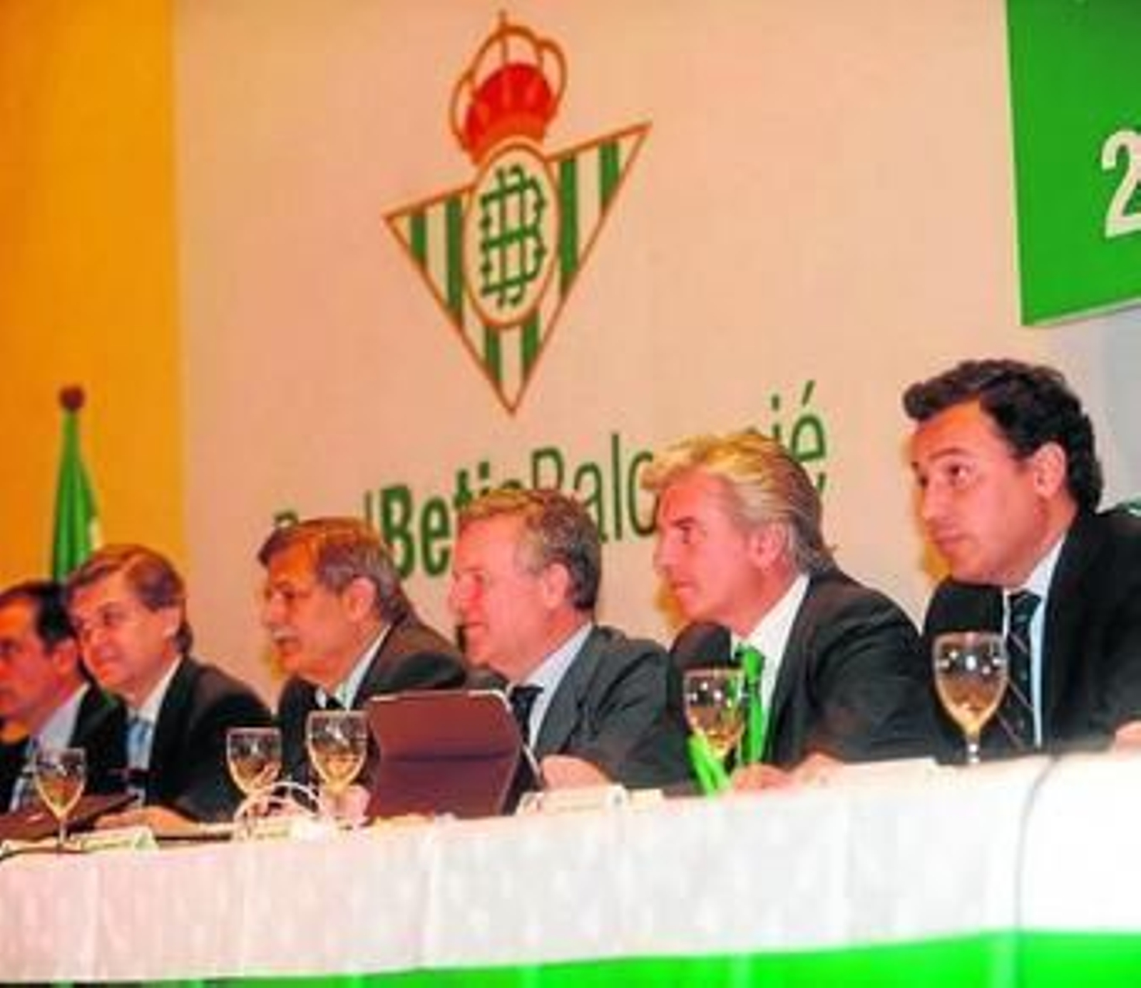 Miguel Guillén, presidiendo la Junta General del jueves.