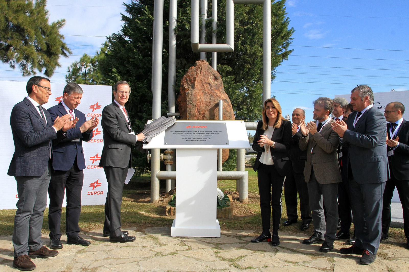 La presidenta de la Junta de Andalucía, Susana Díaz, y el consejero delegado de Cepsa, Pedro Miró, inauguran el proyecto 'Optimización de Aromáticos' de Cepsa, en imágenes