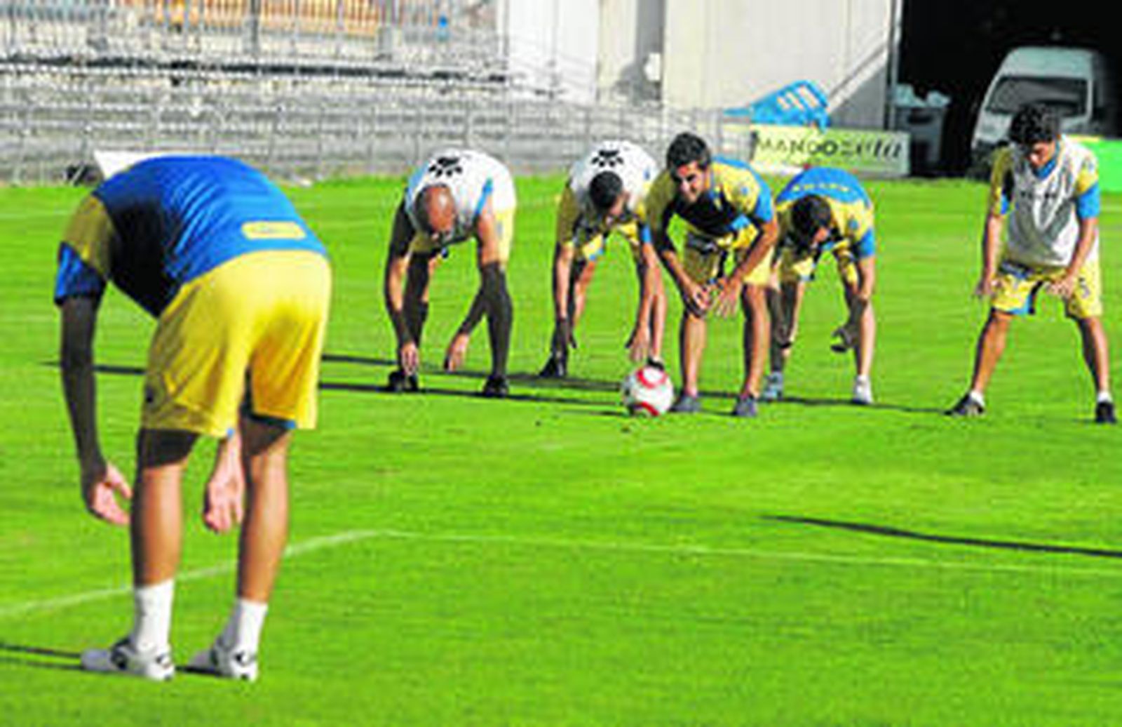 Velasco, mirando al frente durante un entrenamiento.