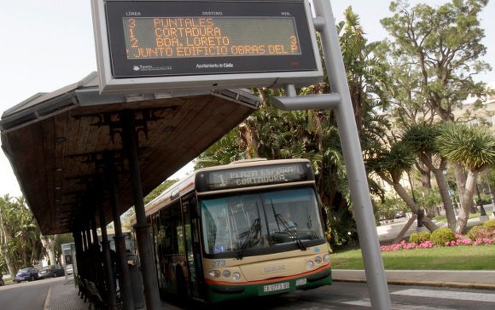 La línea 1 de autobús llegará hasta el CEIP La Inmaculada y el IES Fuerte de Cortadura