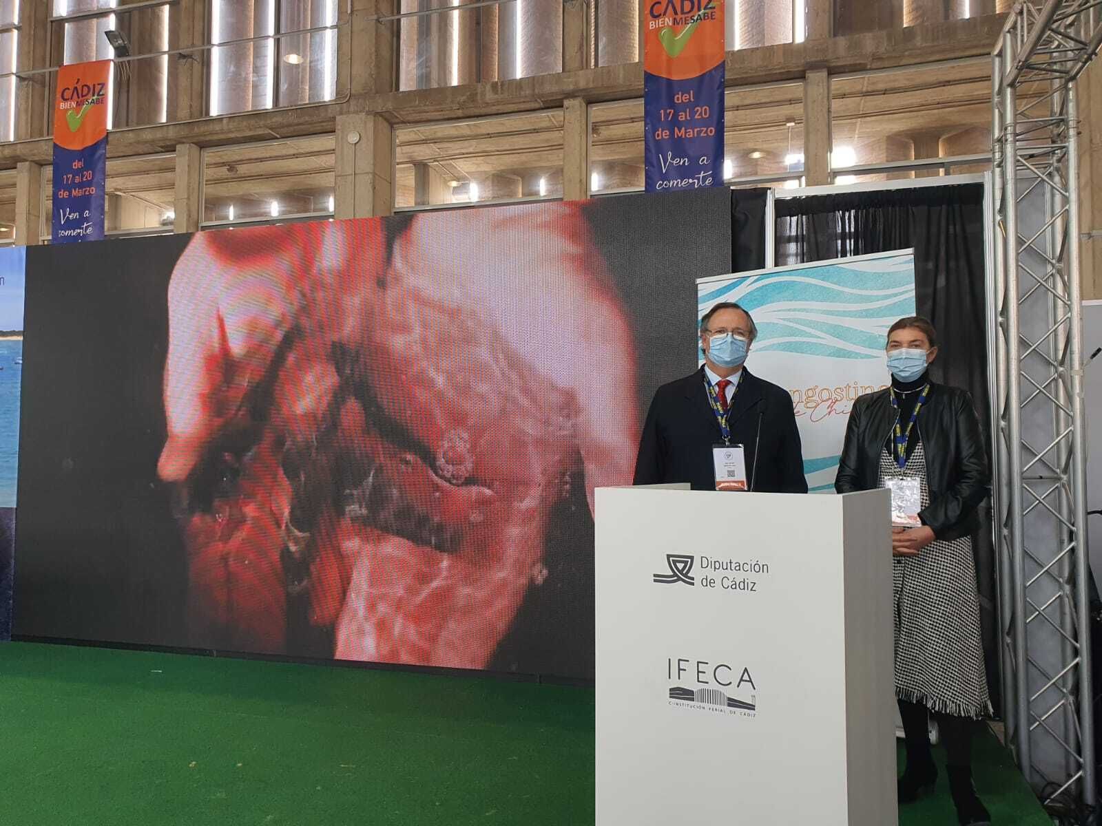 Pepa Vela y Juan Manuel García de Lomas, durante la presentación.