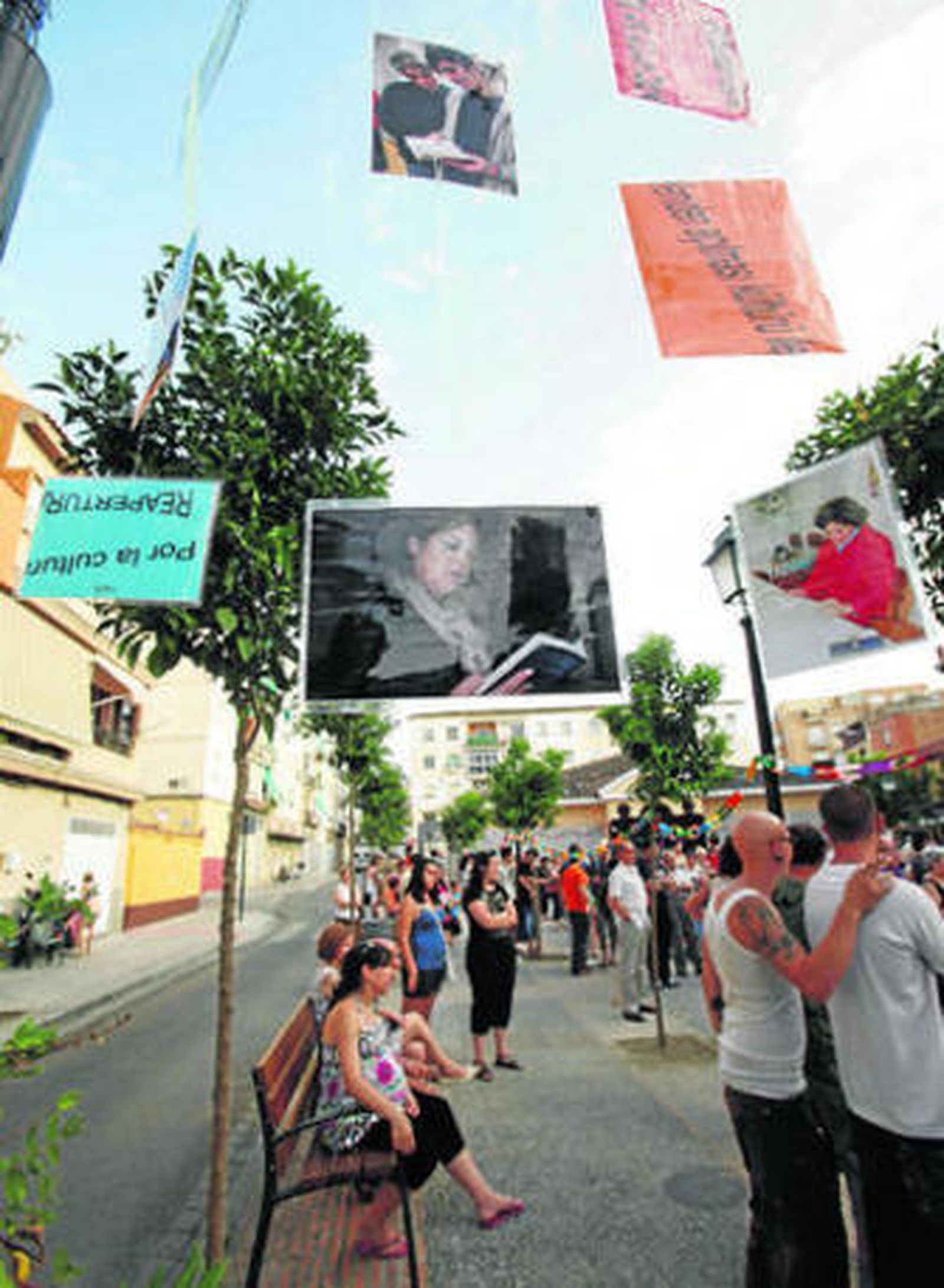 Los vecinos del Zaidín se organizaron para defender el uso como biblioteca pública del inmueble en la Plaza de las Palomas.