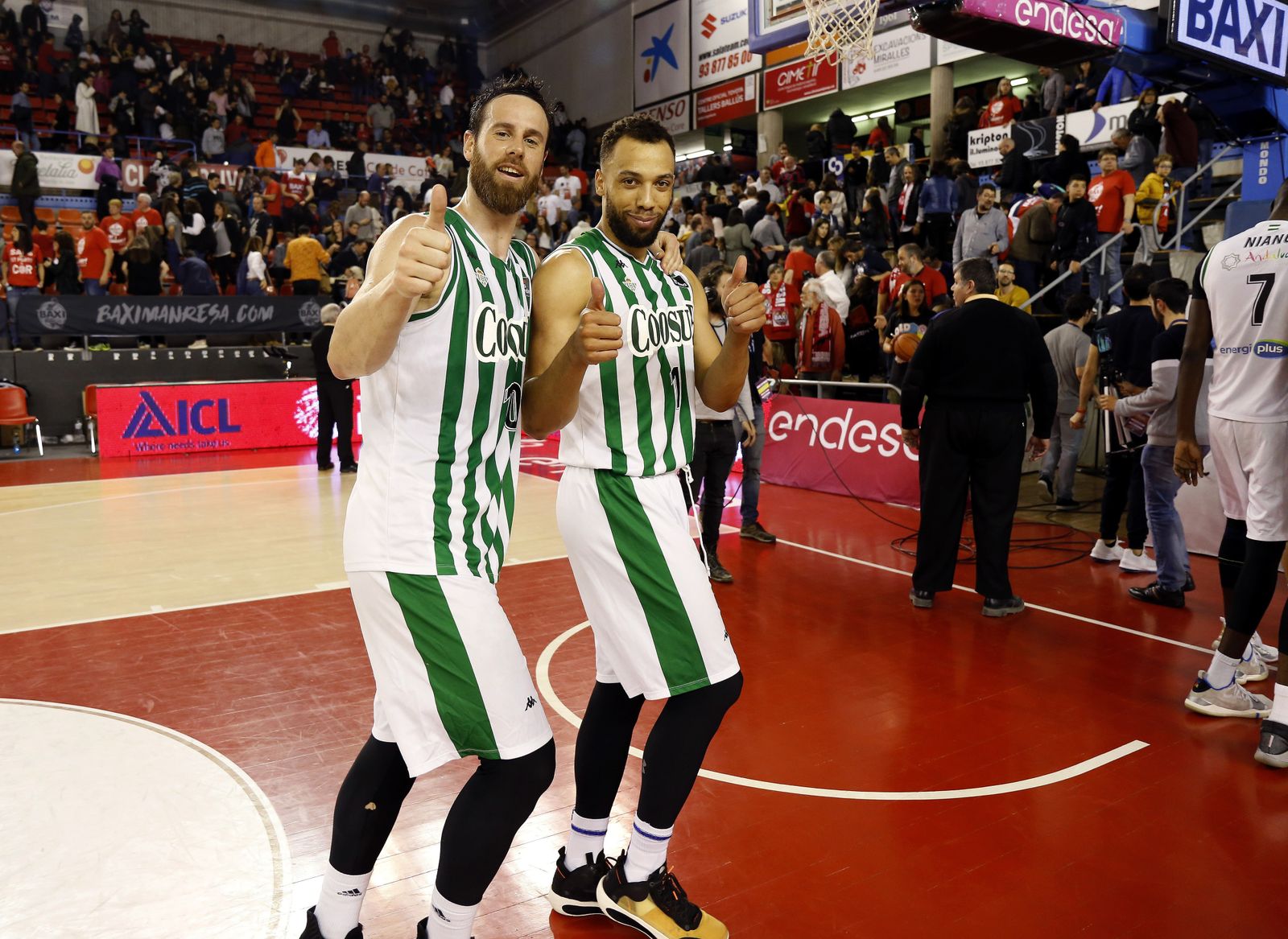 Pablo Almazán y Conger, tras vencer en Manresa.