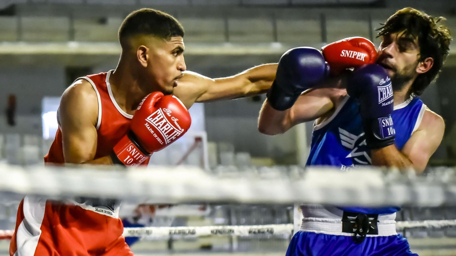 Todos los combates en el Palacio de Deportes fueron espectaculares.