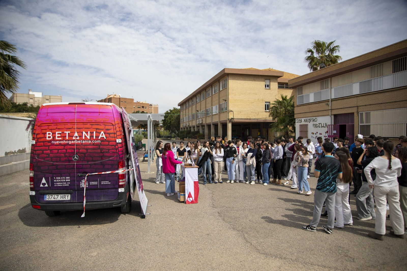 Sensibilización sobre la trata de mujeres en el IES Maestro Padilla de Almería, en imágenes
