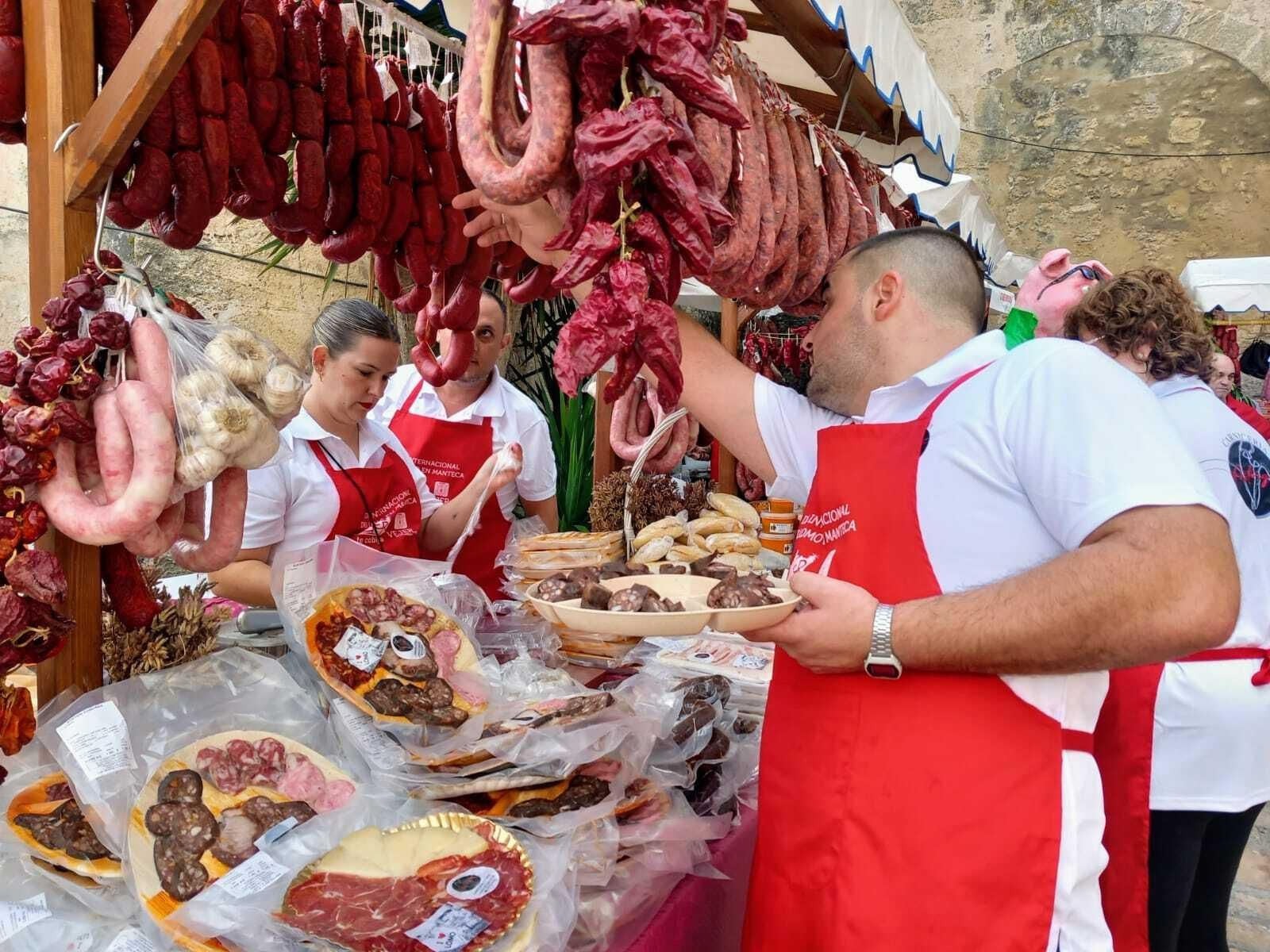 Las imágenes del Día de Lomo en manteca en Vejer: un sabroso plan en uno de los pueblos bonitos de Cádiz