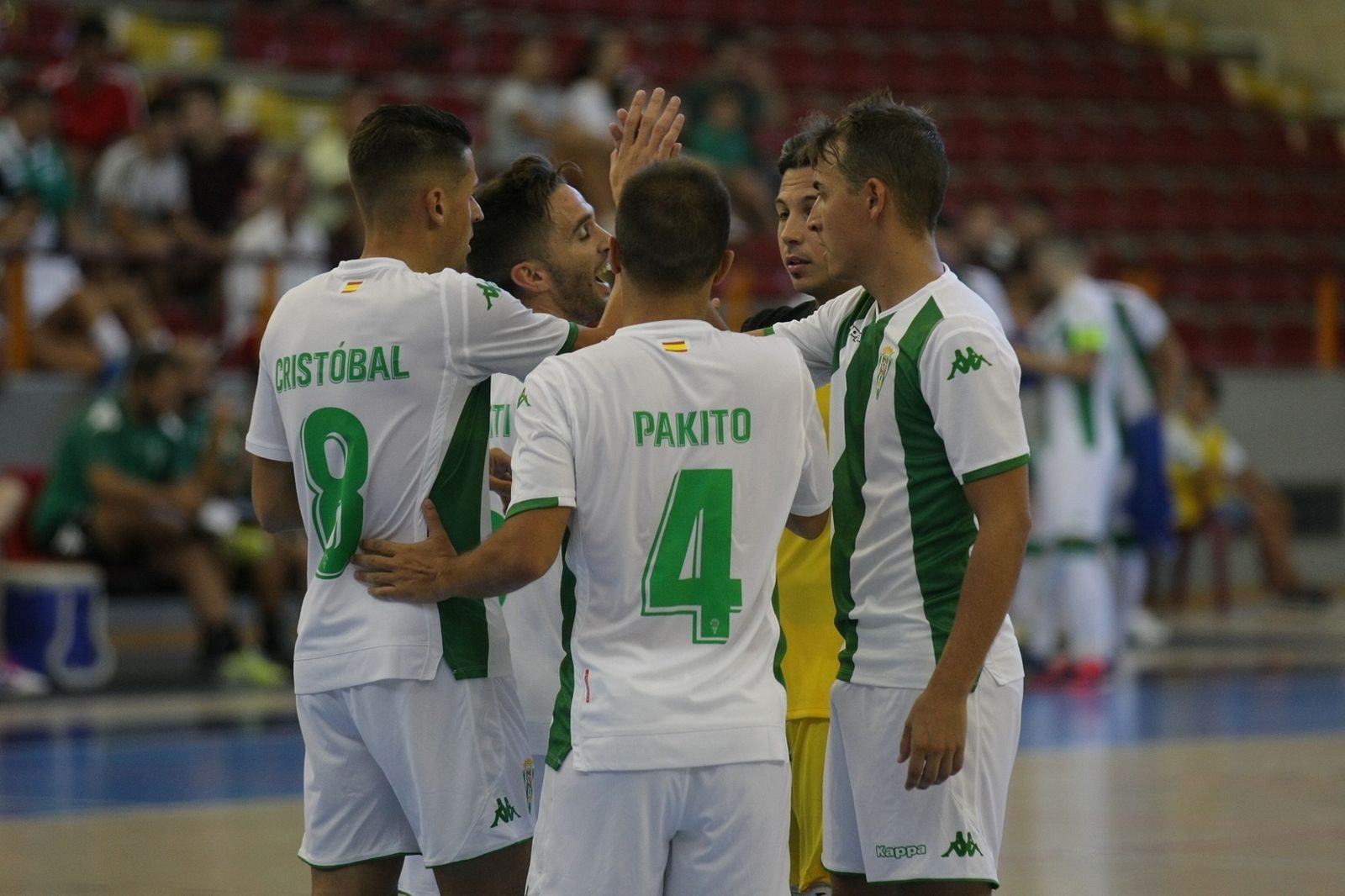 Los jugadores del Córdoba Futsal celebran un gol.