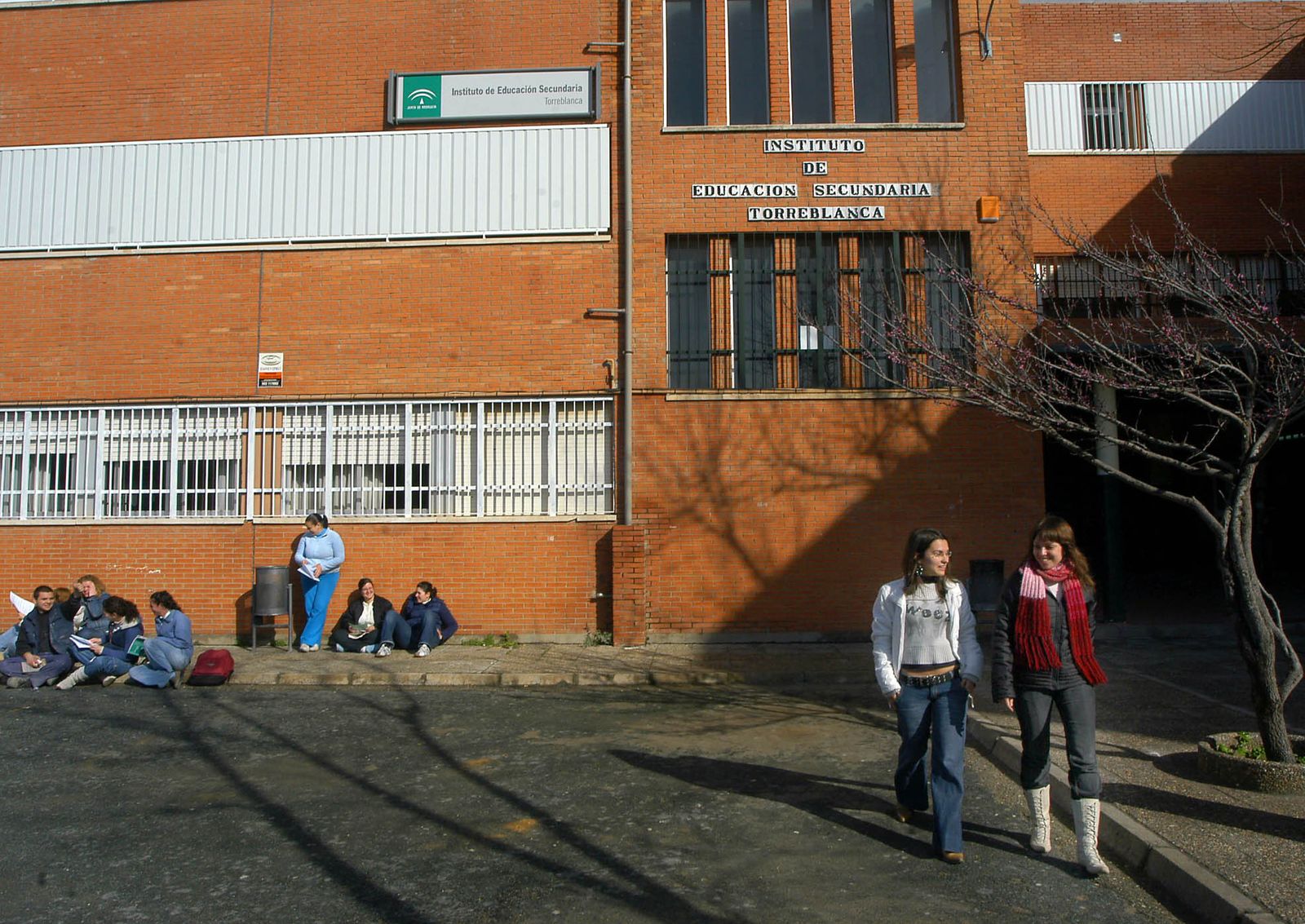 Fachada del IES Torreblanca, donde se ha enviado una circular a los padres alertando de un brote de sarna en el barrio.