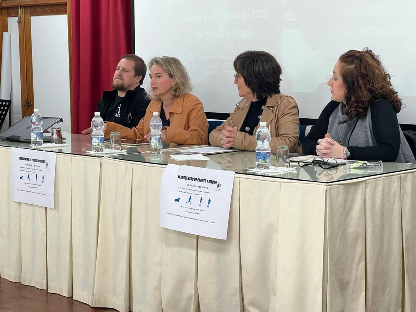 Una imagen de inauguración de la segunda edición de Escuela de Padres del IES Juan Lara.