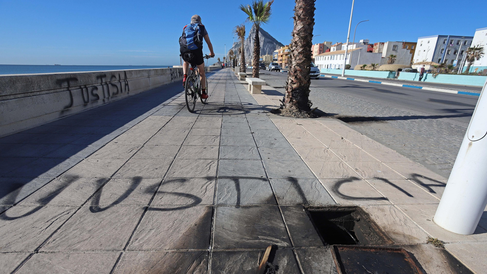 Otra noche de disturbios en La Línea