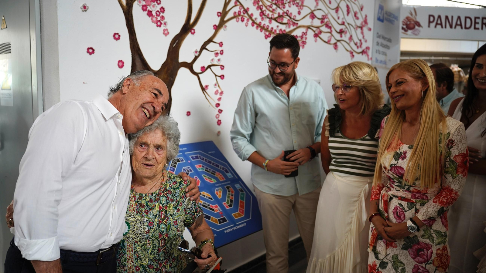 Fotos: Algeciras restituye la memoria del arquitecto Manuel Sánchez Arcas con una placa en el mercado Ingeniero Torroja