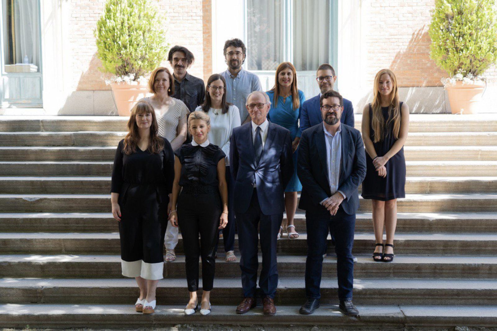 El investigador de la UCO (segundo por la izquierda en la fila de arriba) en la presentación de la guía.