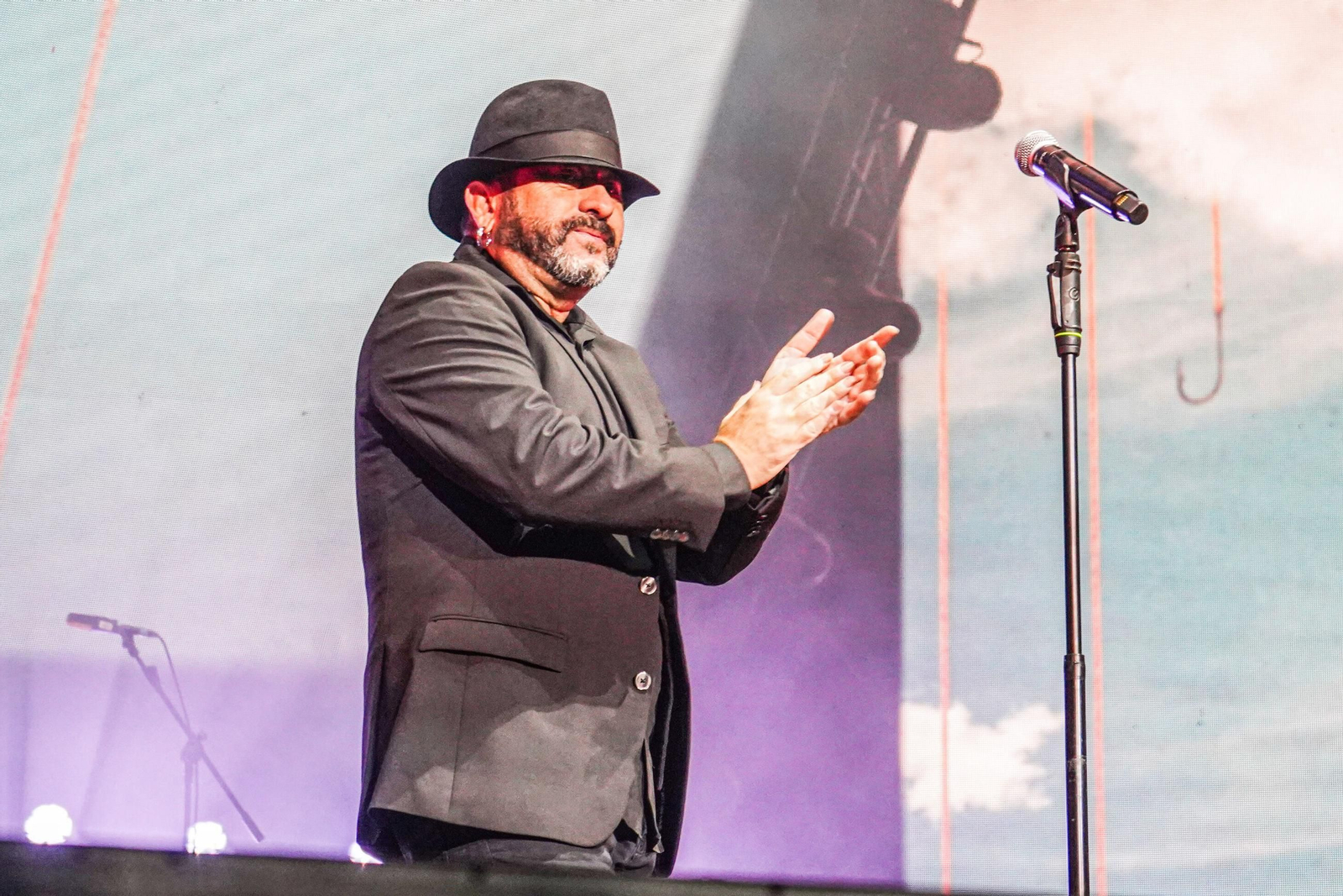 Las mejores imágenes del concierto de El Barrio en Granada