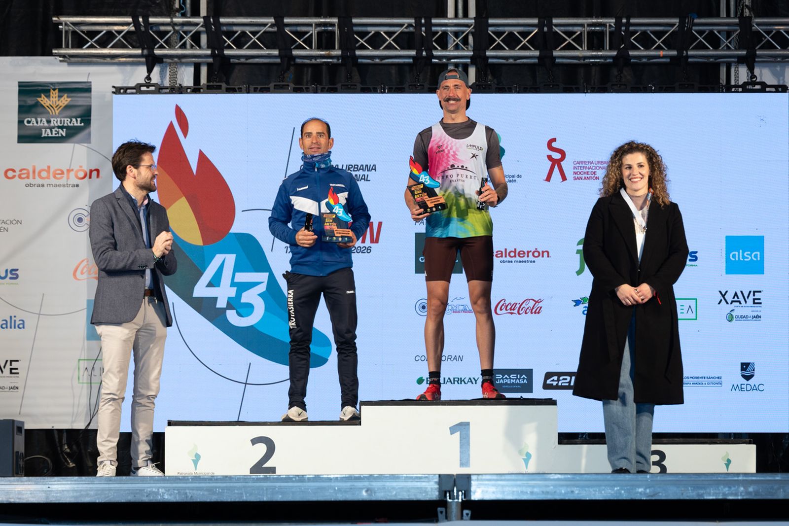 En imágenes: entrega de trofeos de todas las categorías de la Carrera de San Antón 2026