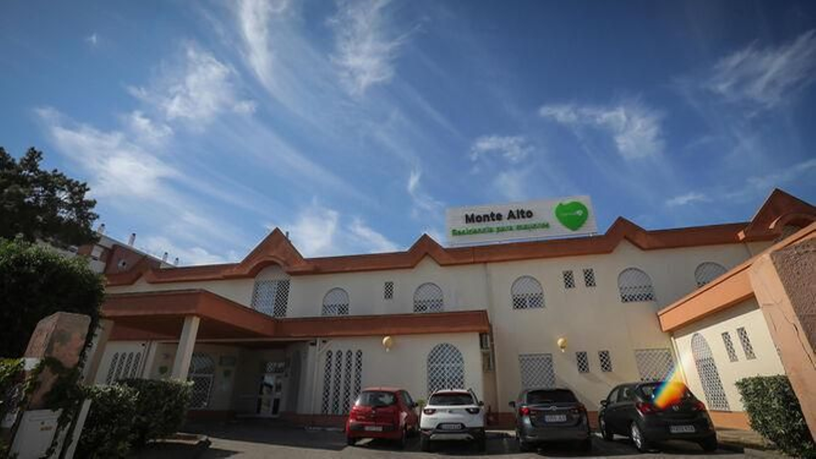 Fachada de la residencia de ancianos Domusvi Montealto.