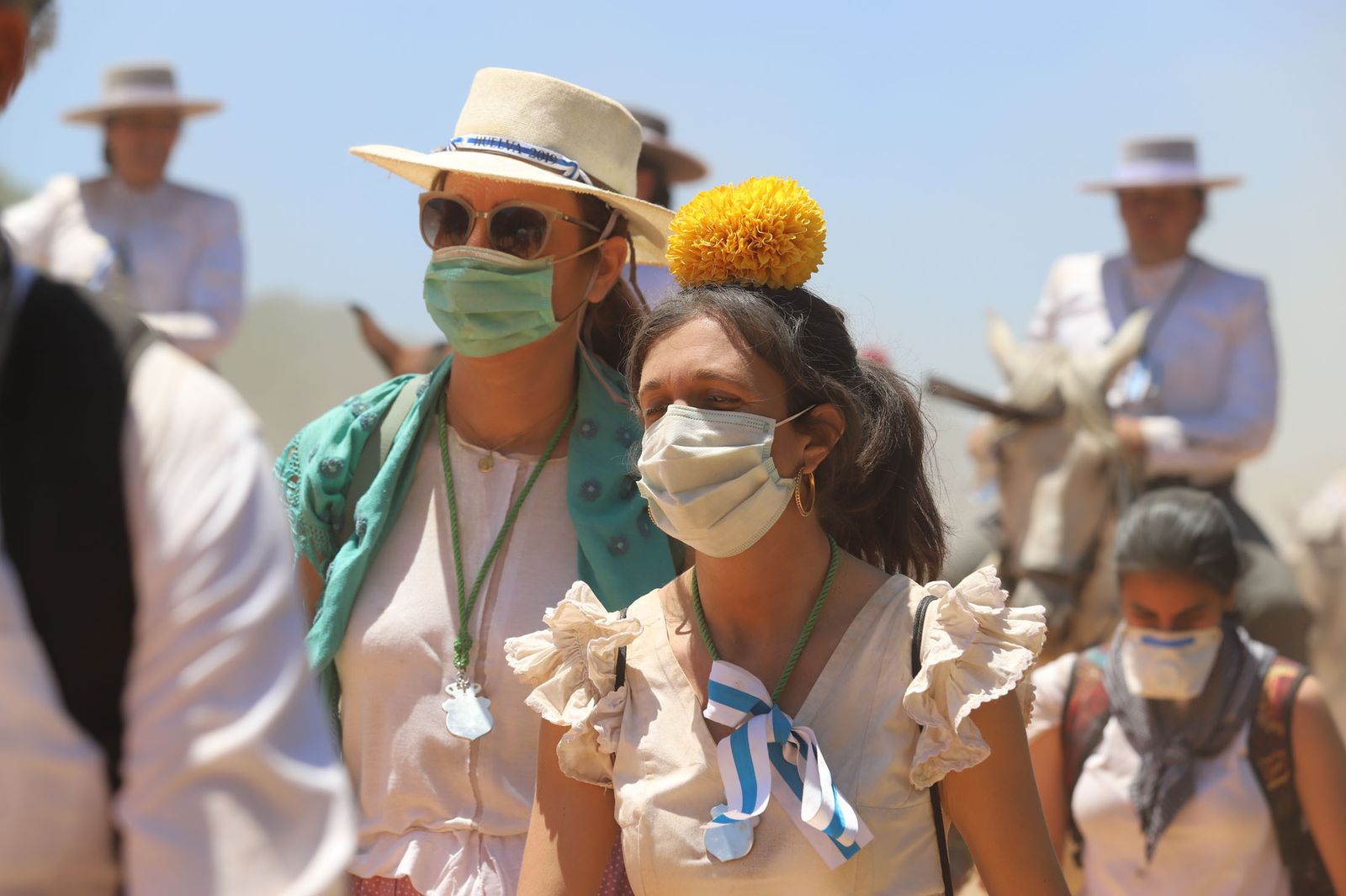 Imágenes de la Hermandad del Rocío de Huelva en el camino