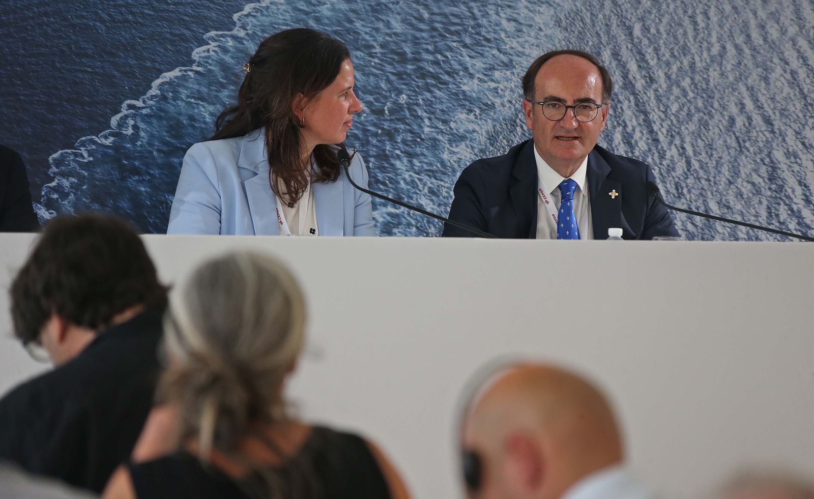 Gerardo Landaluce, presidente del Puerto de Algeciras, junto a Helmie Botter, de Gasunie.