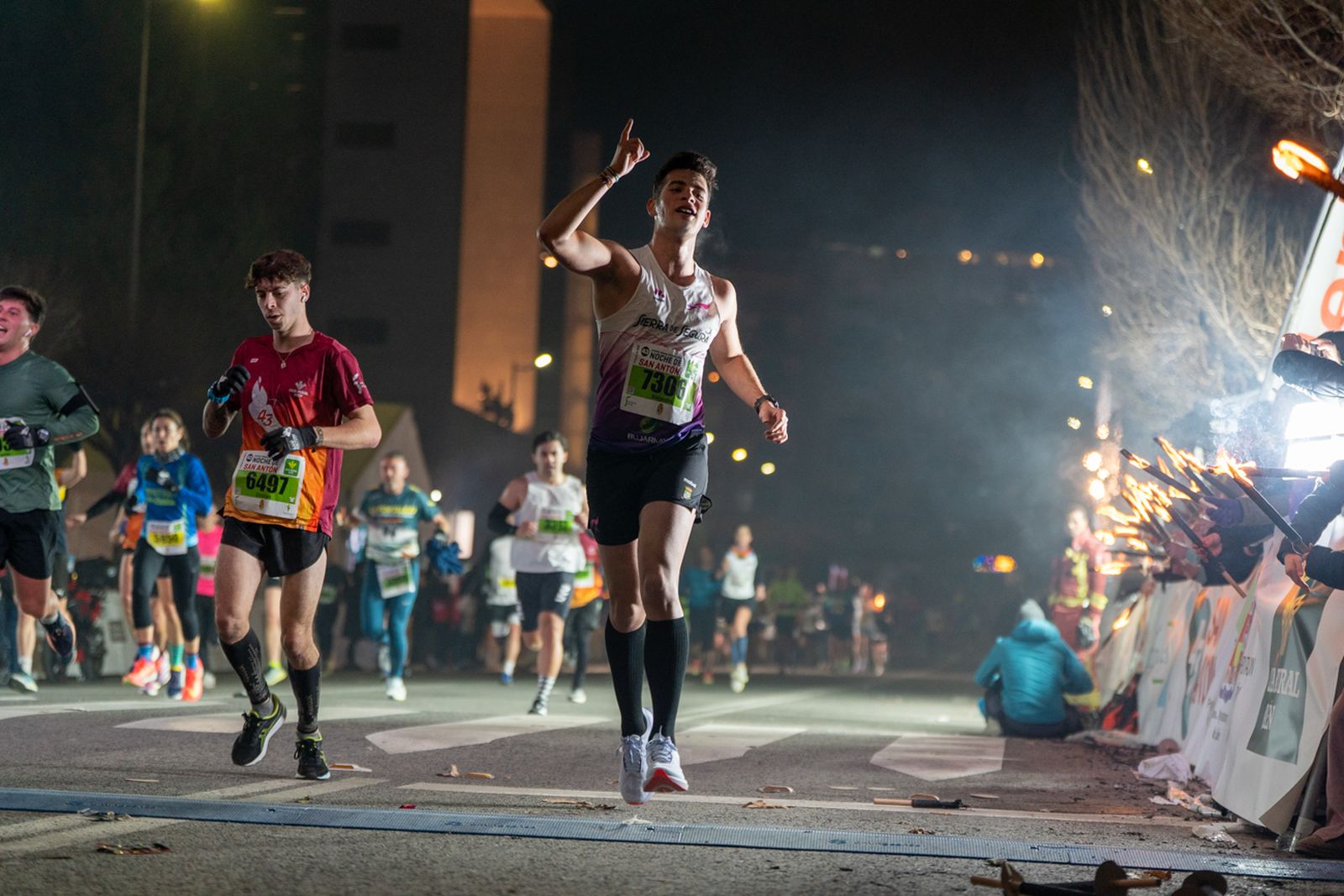 En imágenes: búscate en tu llegada a meta de la Carrera de San Antón 2026 (7)