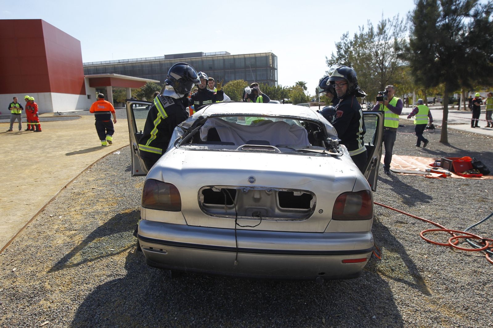 Las imágenes del simulacro de accidente con víctimas en la UAL
