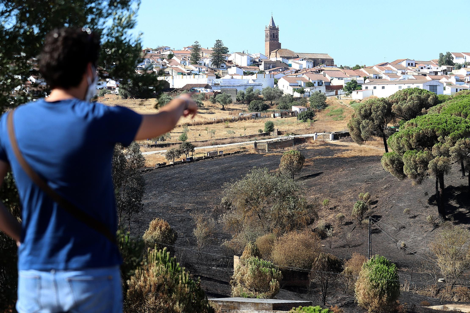 Imágenes de las zonas devastadas por el incendio de Almonaster la Real