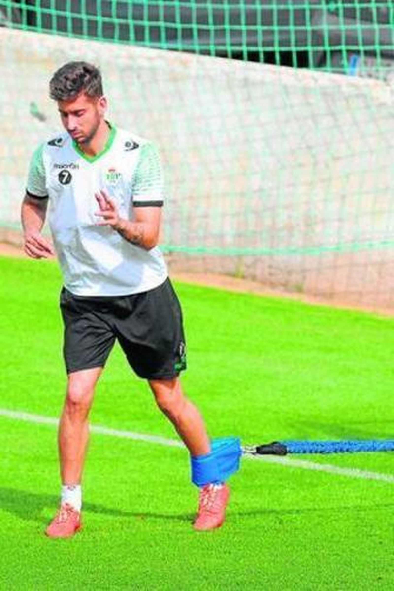 Vadillo realiza un ejercicio en un entrenamiento.