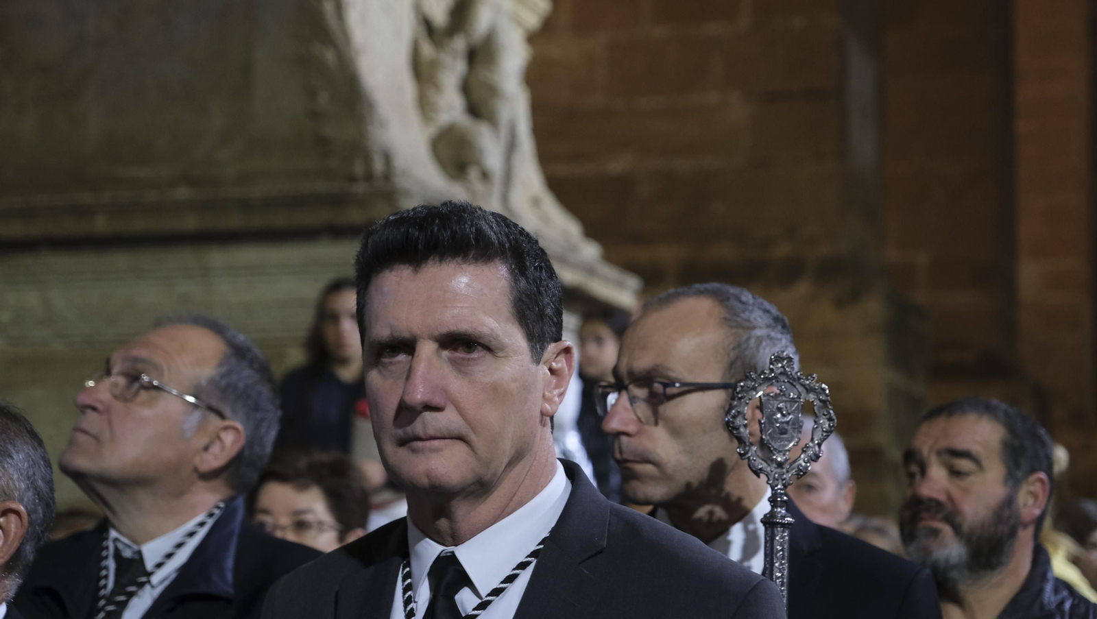 Procesión del Vía Crucis-Cristo de la Escucha en Almería, en imágenes