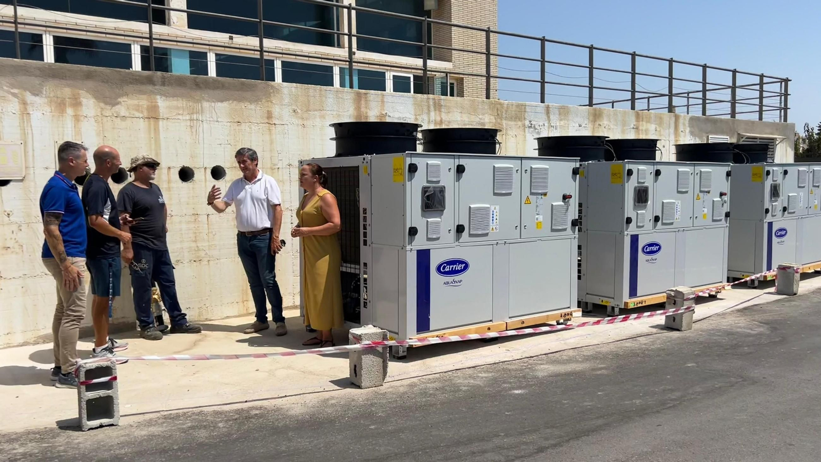 Visita a los últimos trabajos de las obras de renovación de la piscina.