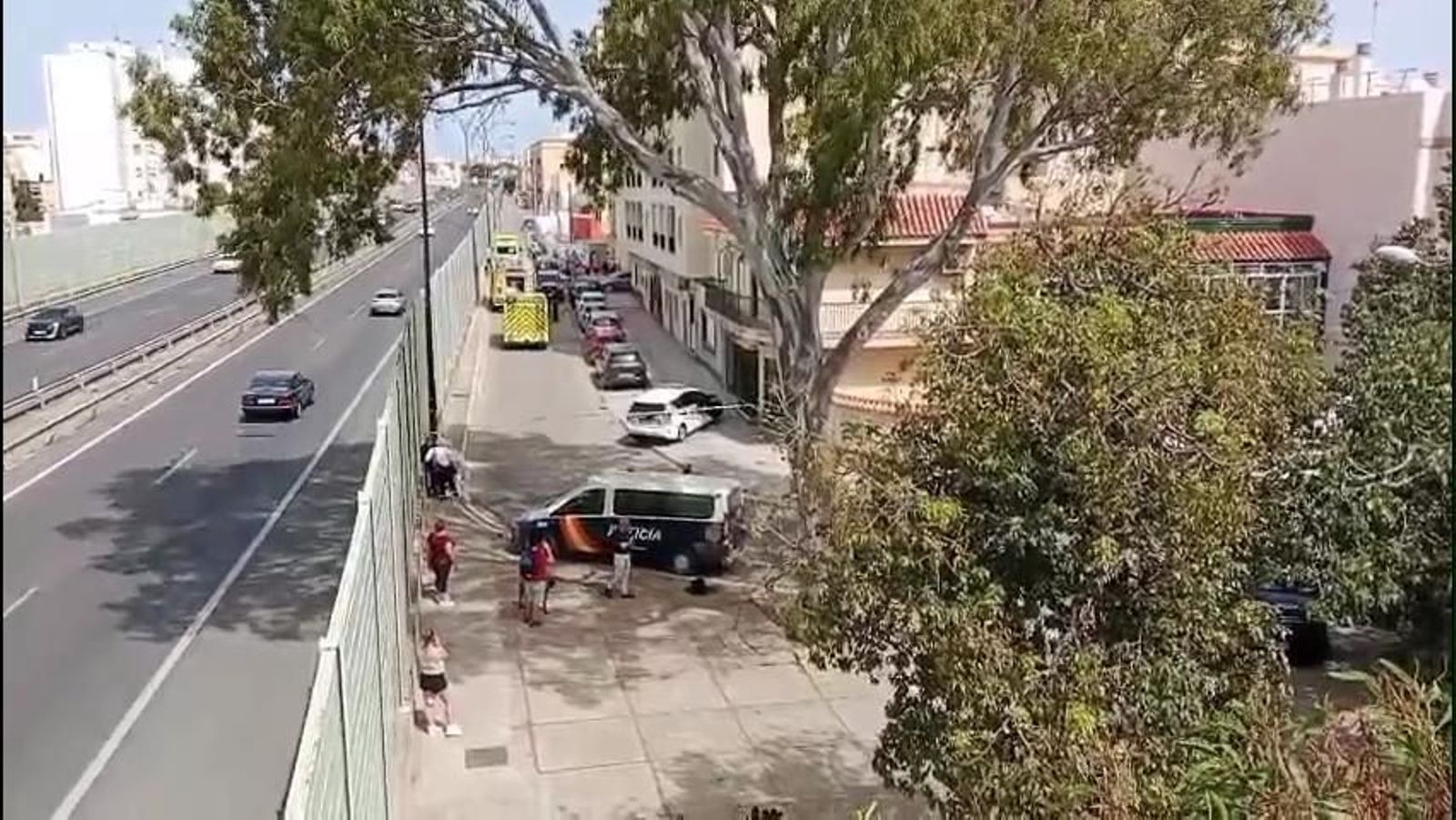 Un hombre se atrinchera en su vivienda en San Fernando y amenaza con prenderle fuego