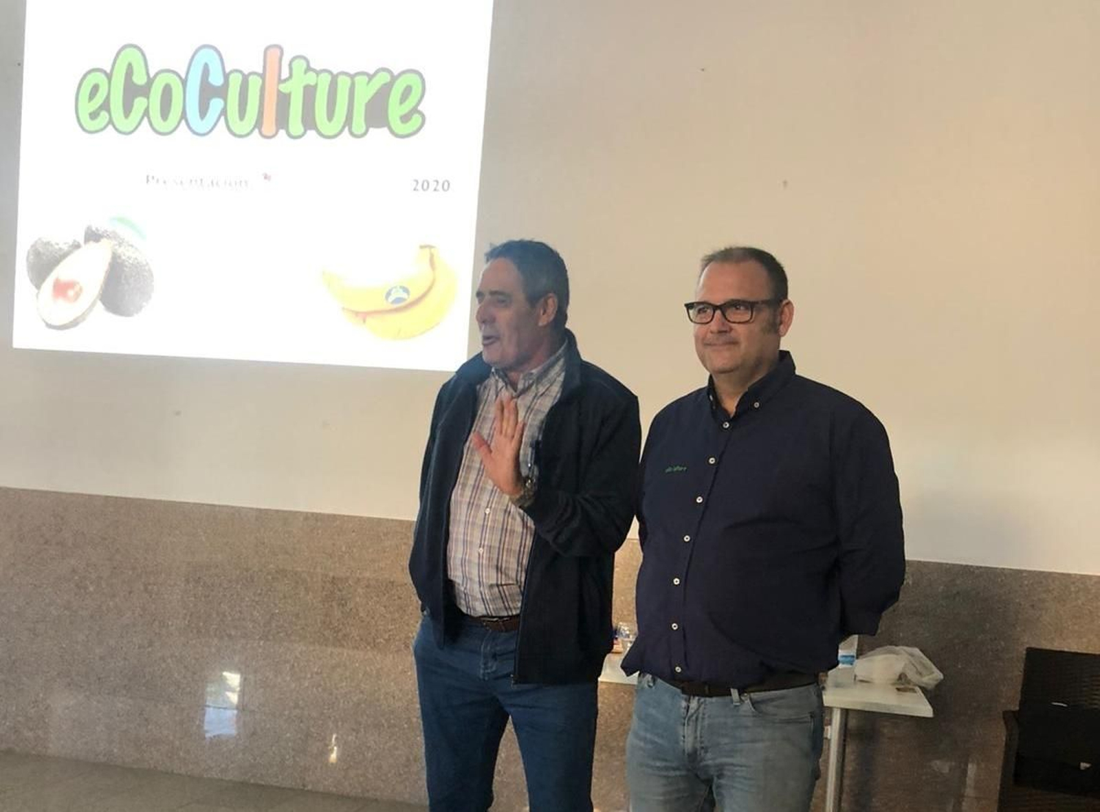 El gerente, Ángel Ruiz Serna, a la derecha, en la reciente charla en Canarias.