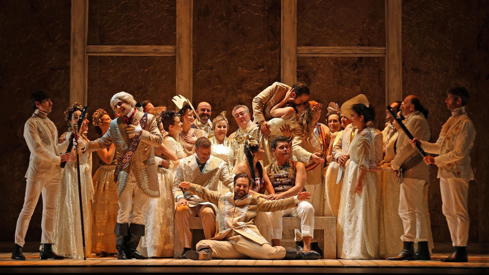 Imágenes de la ópera 'Don Gil de Alcalá' en el Teatro Villamarta de Jerez