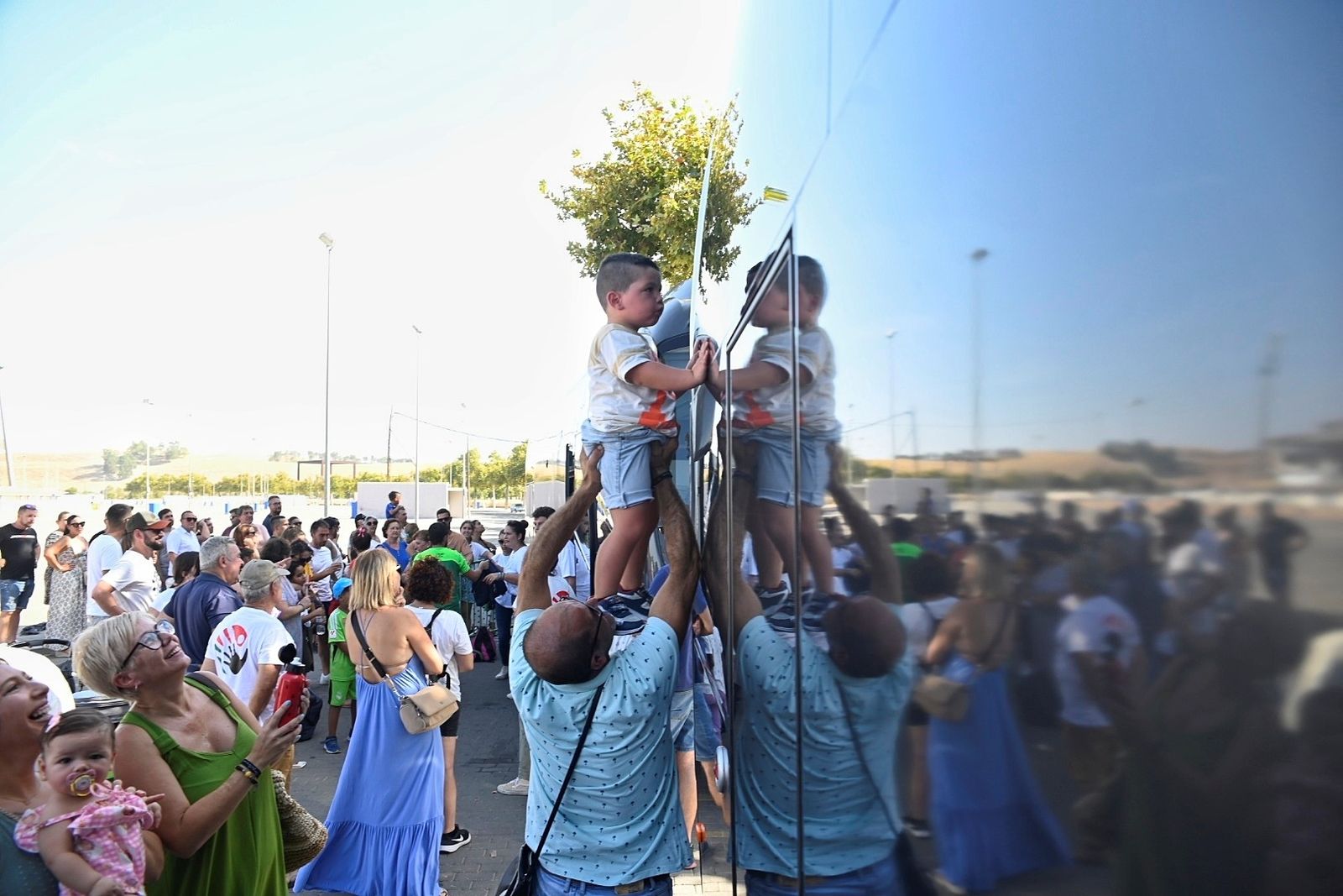 La emotiva despedida de los niños saharauis de Córdoba, en imágenes