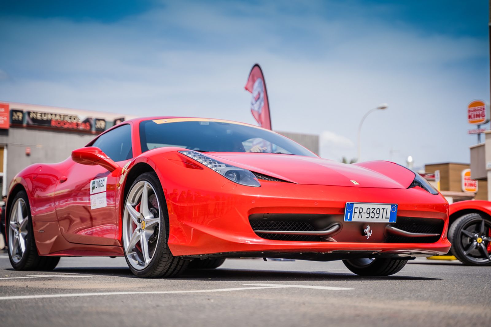 En imágenes: Los Ferrari conquistan Roquetas de Mar