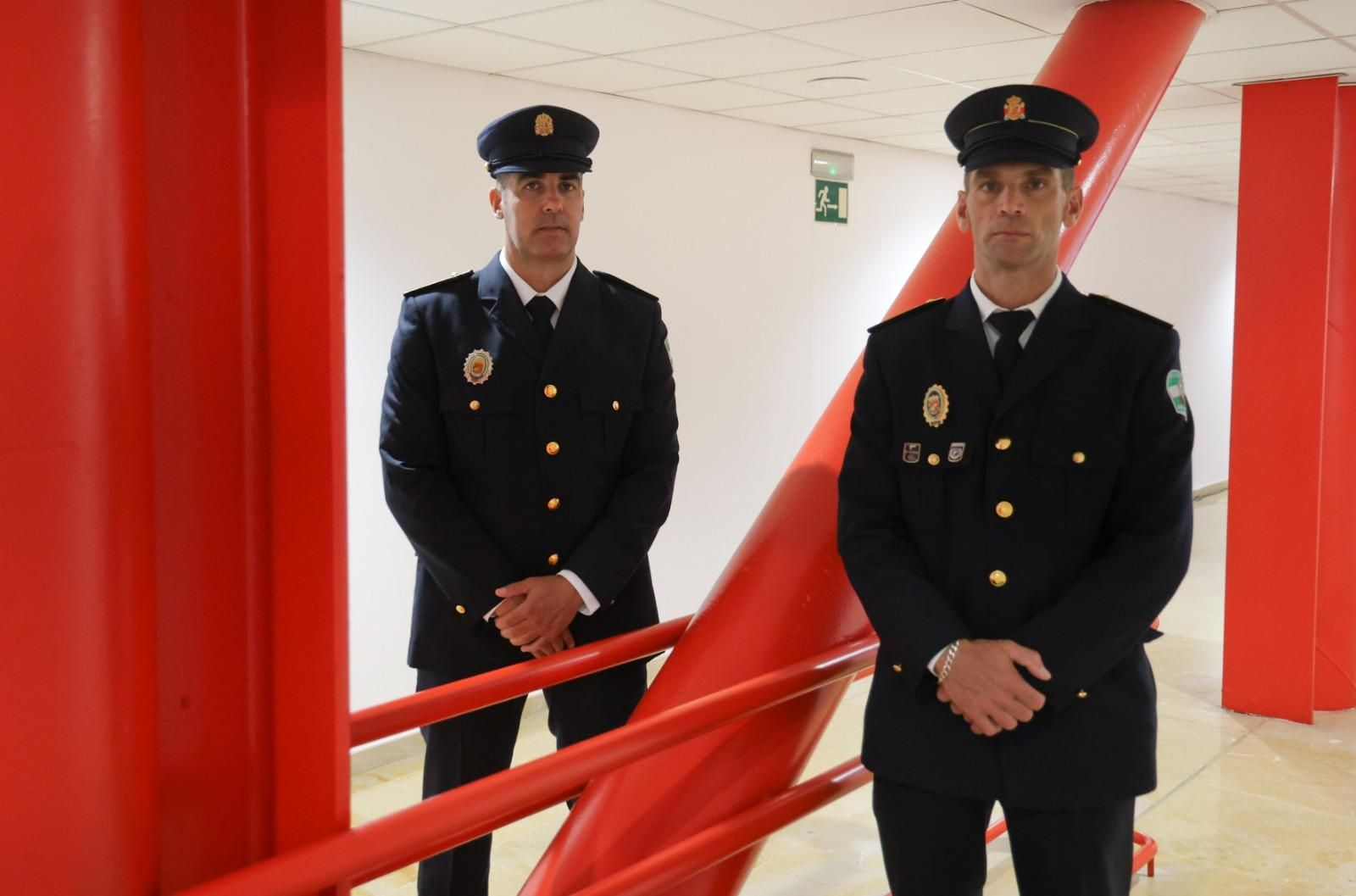 Los policías locales que salvaron la vida de una mujer maltratada en Gamarra. Los policías locales que salvaron la vida de una mujer maltratada en Gamarra.