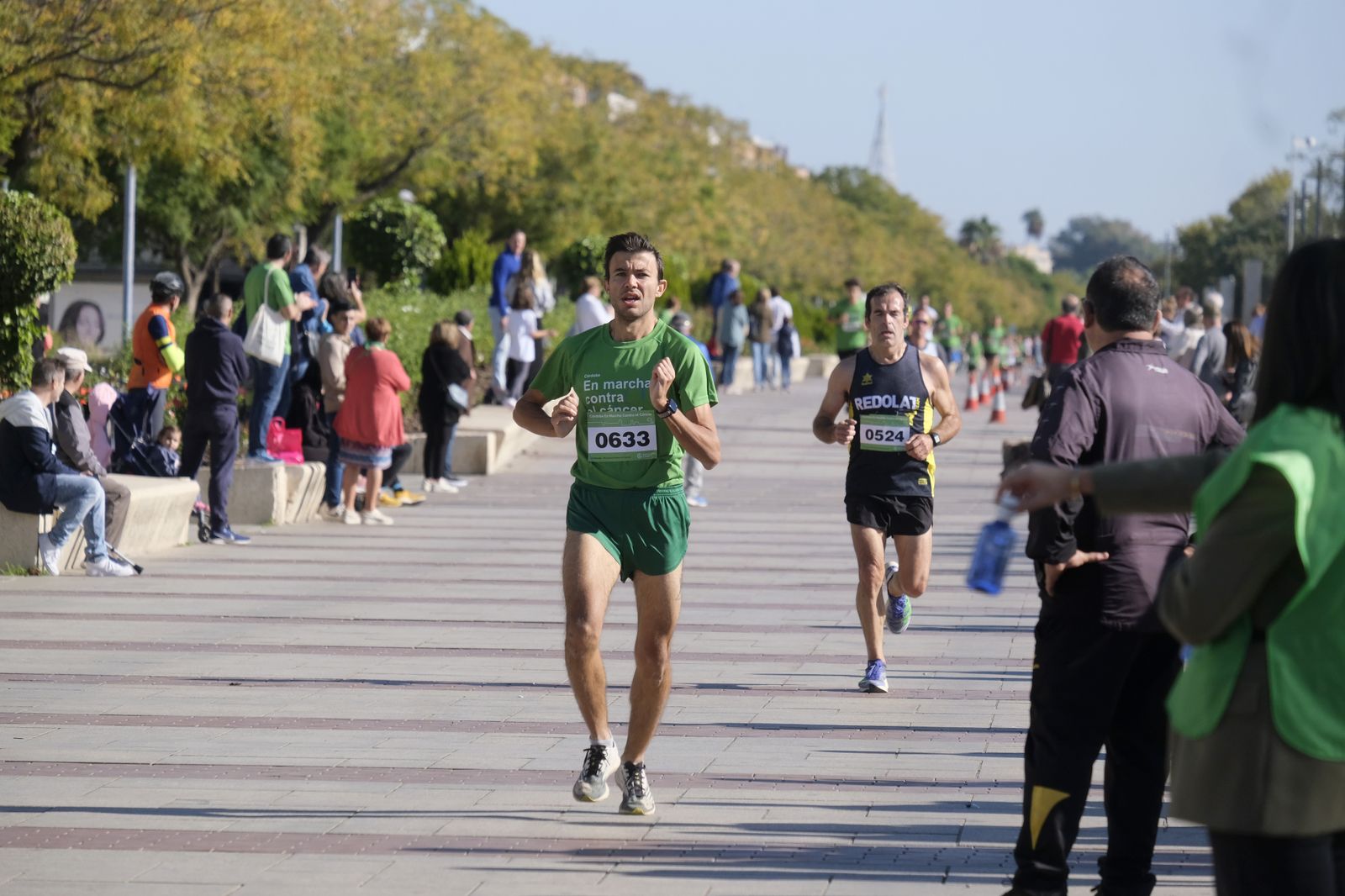 La Carrera por la Vida de la Asociación Española contra el Cáncer en Córdoba, en fotografías
