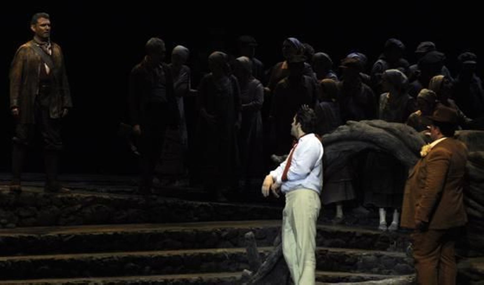 Imágenes del ensayo general de 'El gato montés' en el Teatro de la Maestranza. / Manuel Gómez