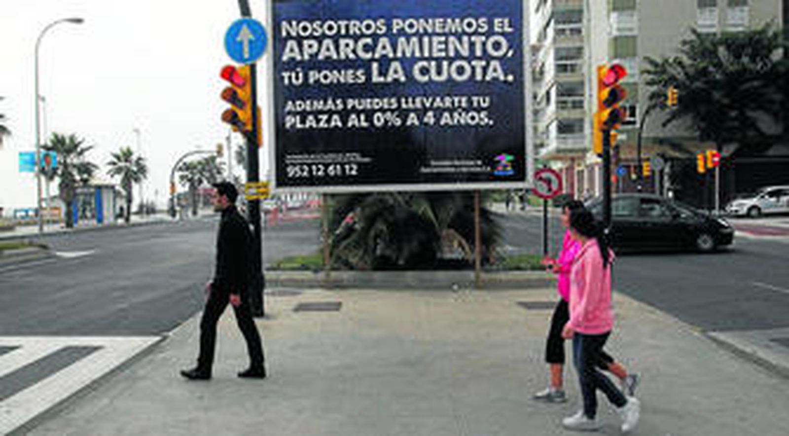 Uno de los carteles en los que se publicitan las ventajas de adquirir ahora una plaza.