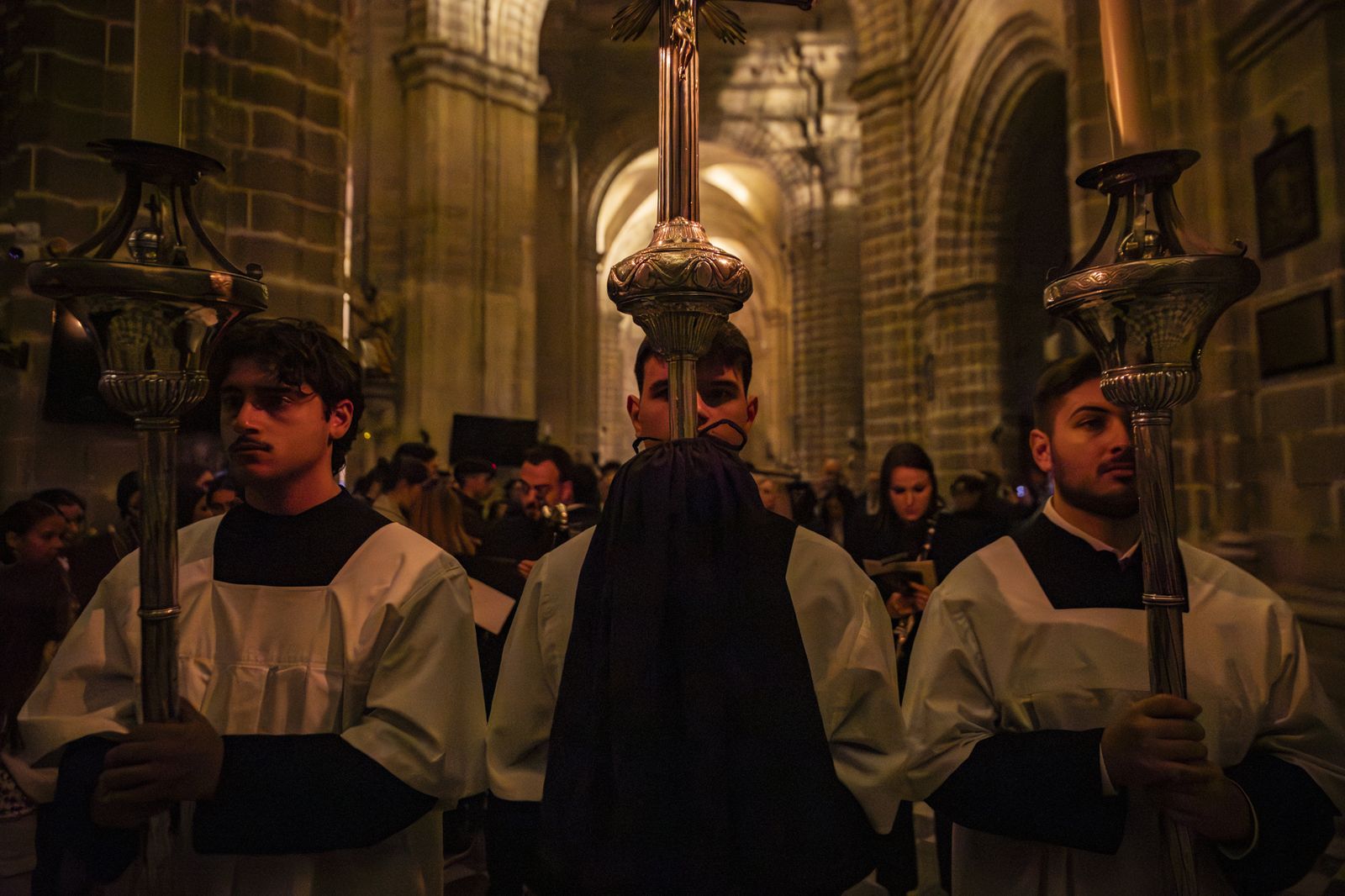 Así fue el viacrucis del Cristo de la Viga por el interior de la Catedral de Jerez