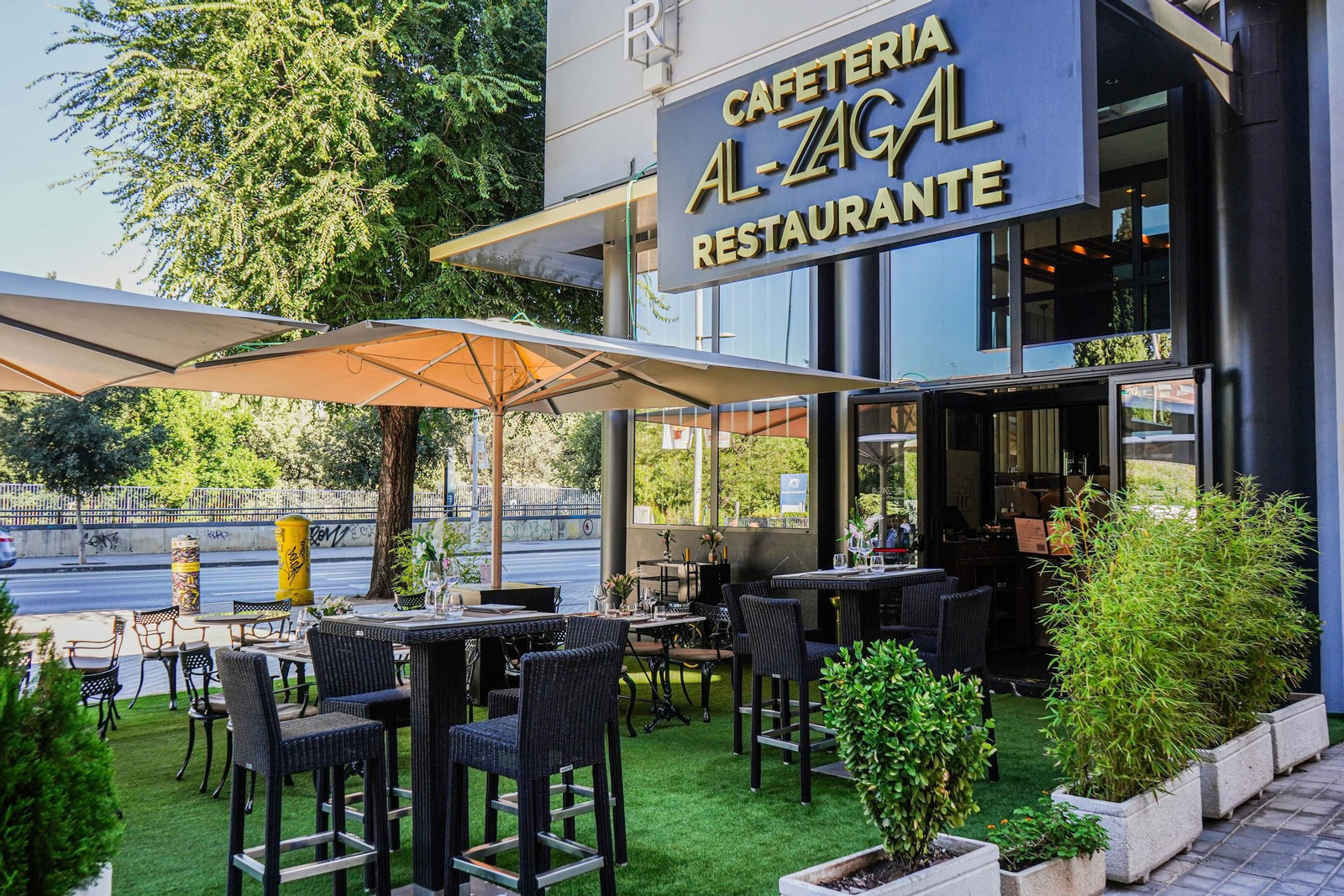 Ubicación inmejorable. El restaurante se encuentra ubicado en la Avenida de Fuente Nueva.