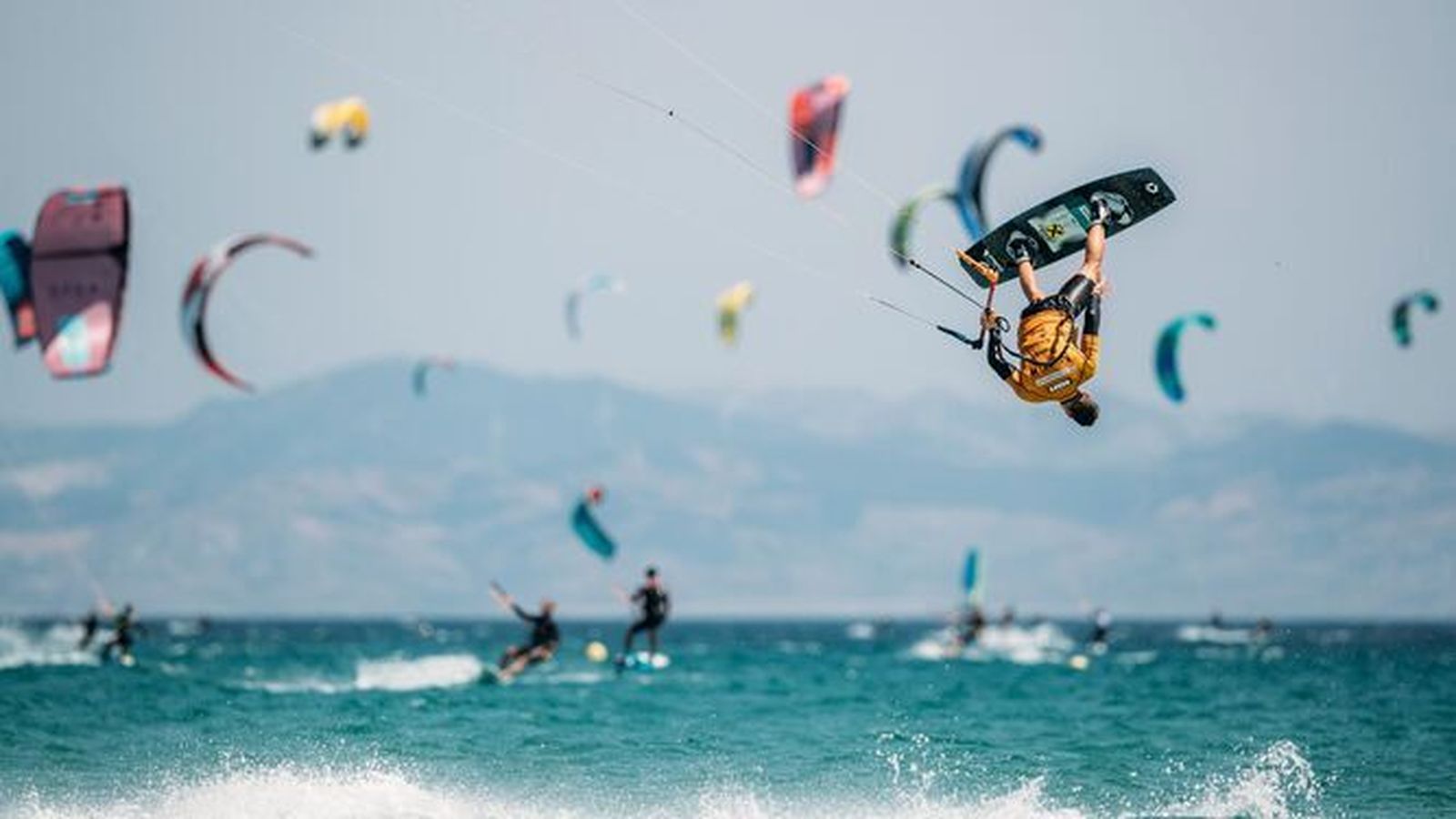 Rider durante un campeonato de kitesurf en pasadas ediciones